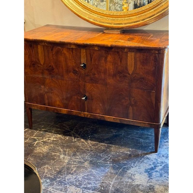 Pair of German 19th Century Walnut Biedermeier Commodes In Good Condition In Dallas, TX