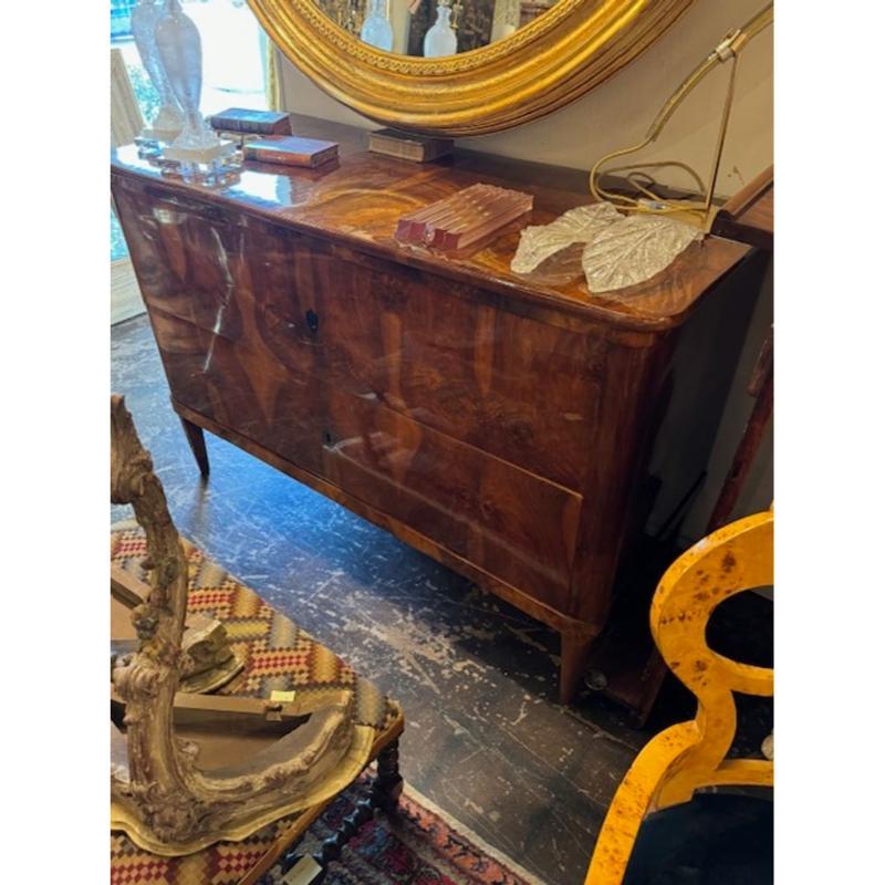 Pair of German 19th Century Walnut Biedermeier Commodes 5