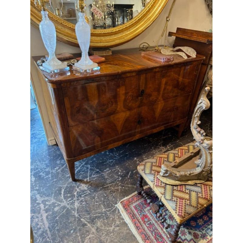 Pair of German 19th Century Walnut Biedermeier Commodes 6