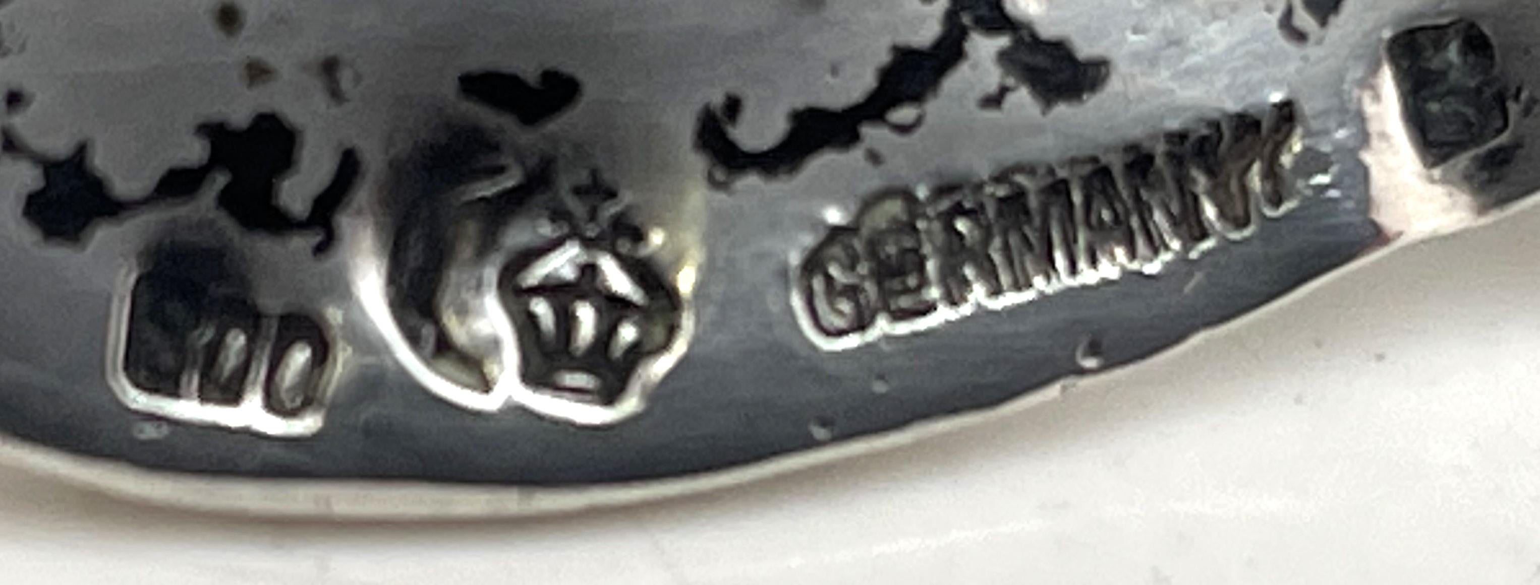 Coppia di candelieri da Shabbat in argento tedesco continentale del XIX secolo Ornato in vendita 7