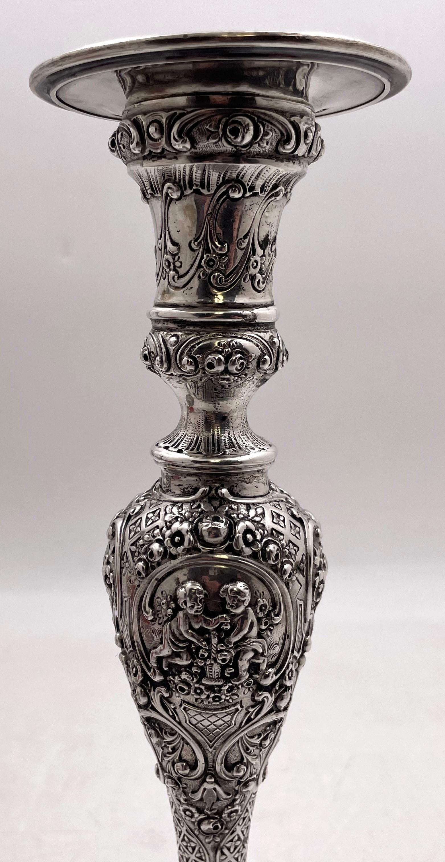 Coppia di candelieri da Shabbat in argento tedesco continentale del XIX secolo Ornato in vendita 4