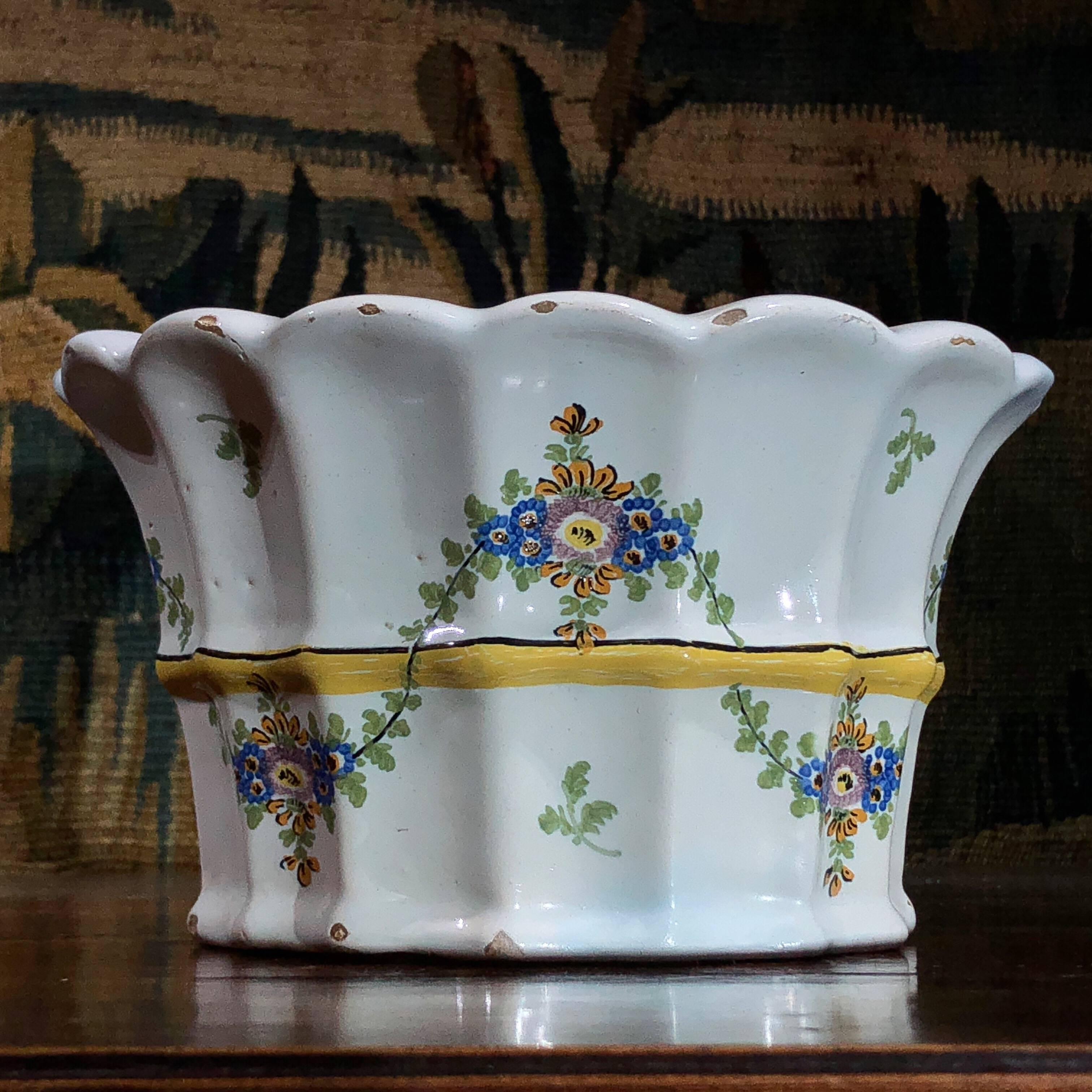 Pair of Hannoversch-Münden, Lower Saxony, Rococo Faience Bough Pots, circa 1780 2