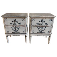 Paire de tables de chevet néoclassiques allemandes peintes à la main