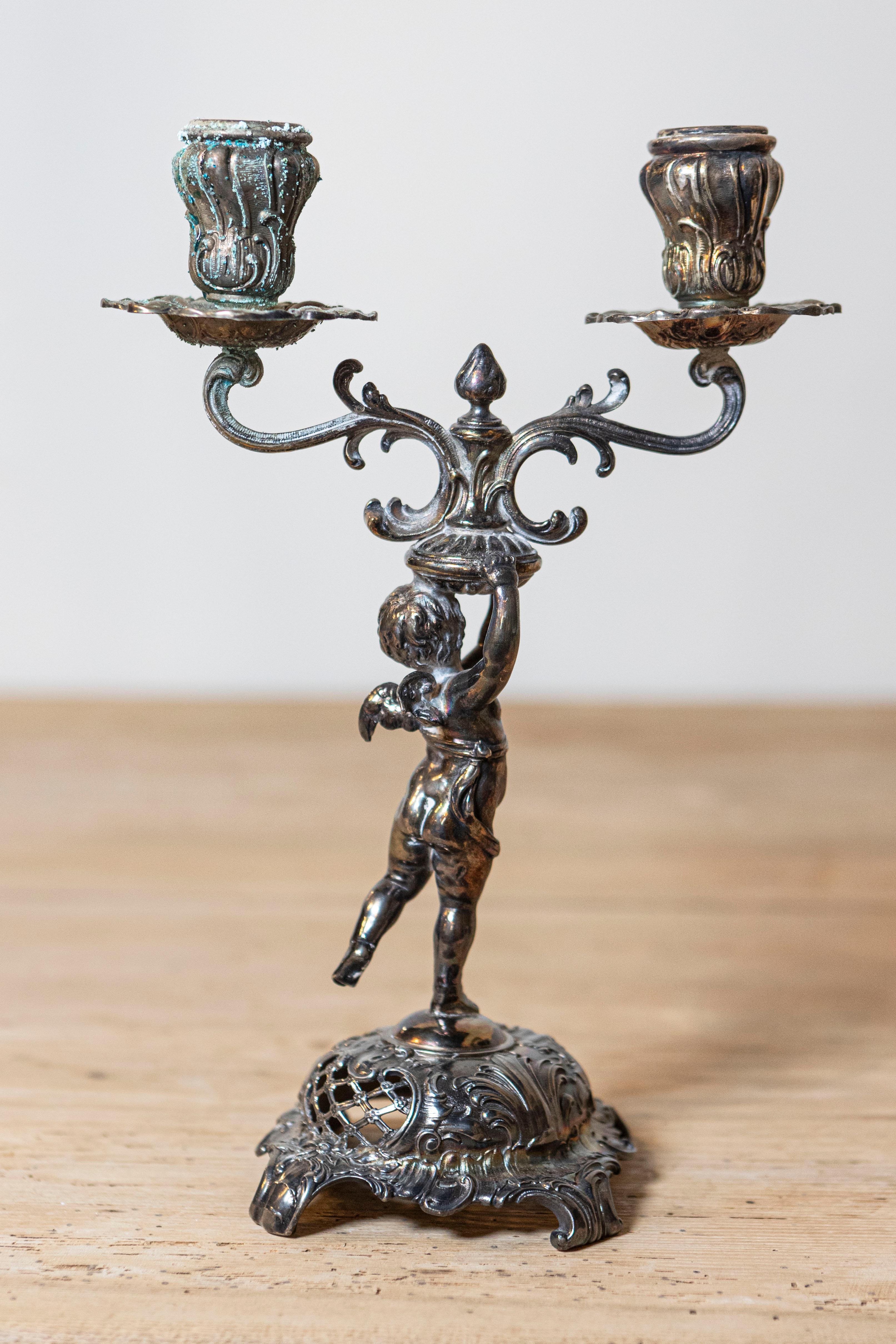 Placcato argento Coppia di candelabri a forma di cherubino WMF placcati in argento della fine del XIX secolo. in vendita