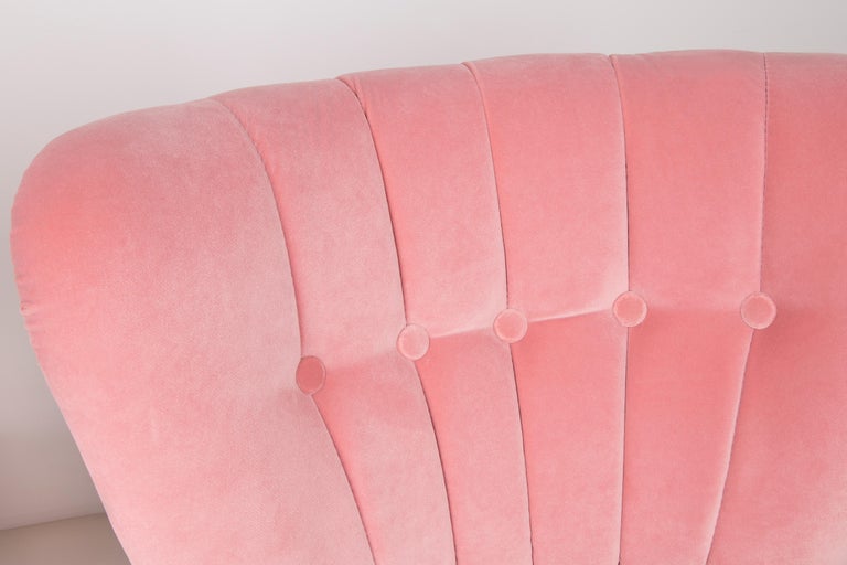 Indulge in the Regal Embrace of the 10 Most Exquisite Pink Velvet Armchairs