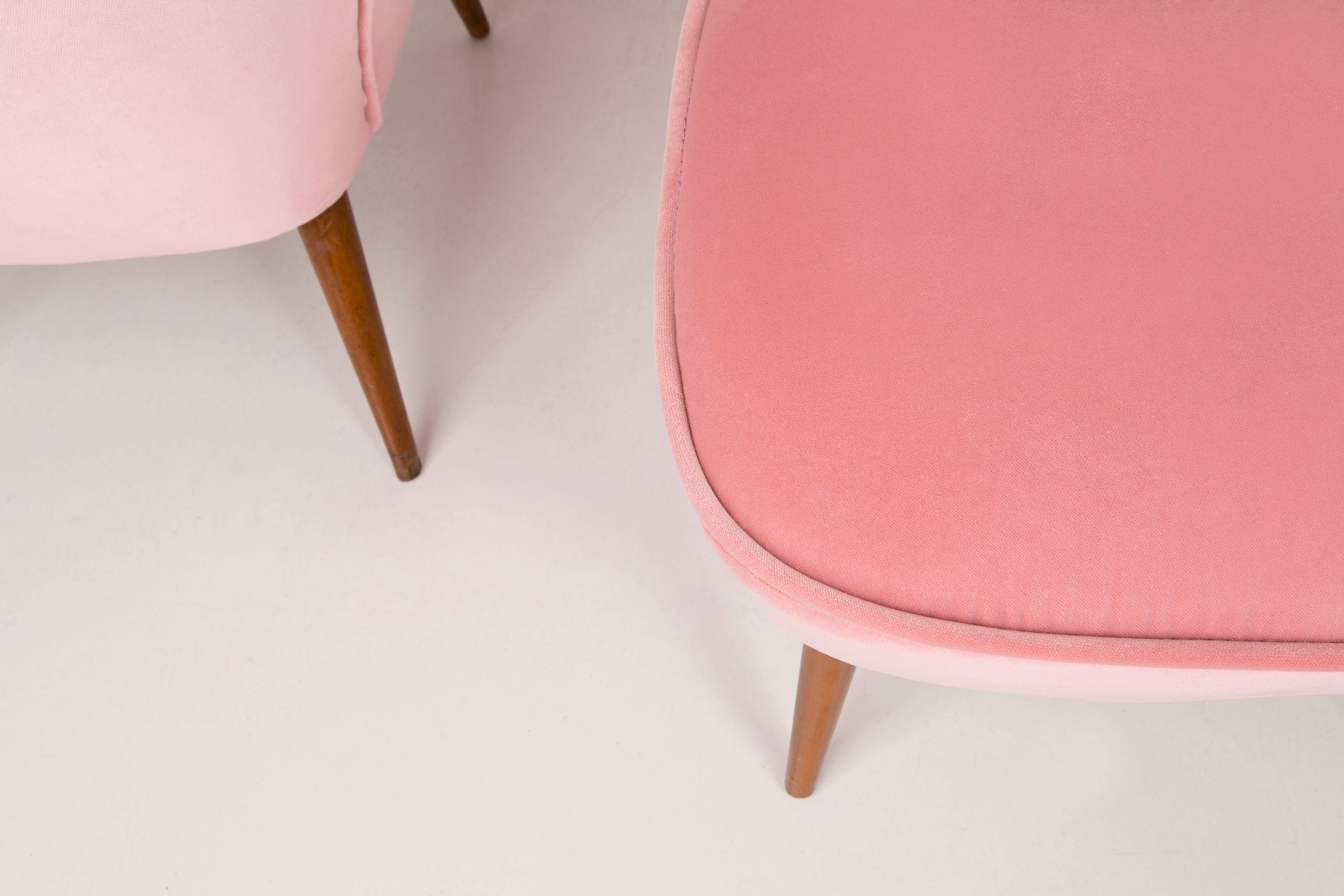 Pair of German Midcentury Baby Pink Velvet Club Armchairs, 1960s In Excellent Condition For Sale In 05-080 Hornowek, PL