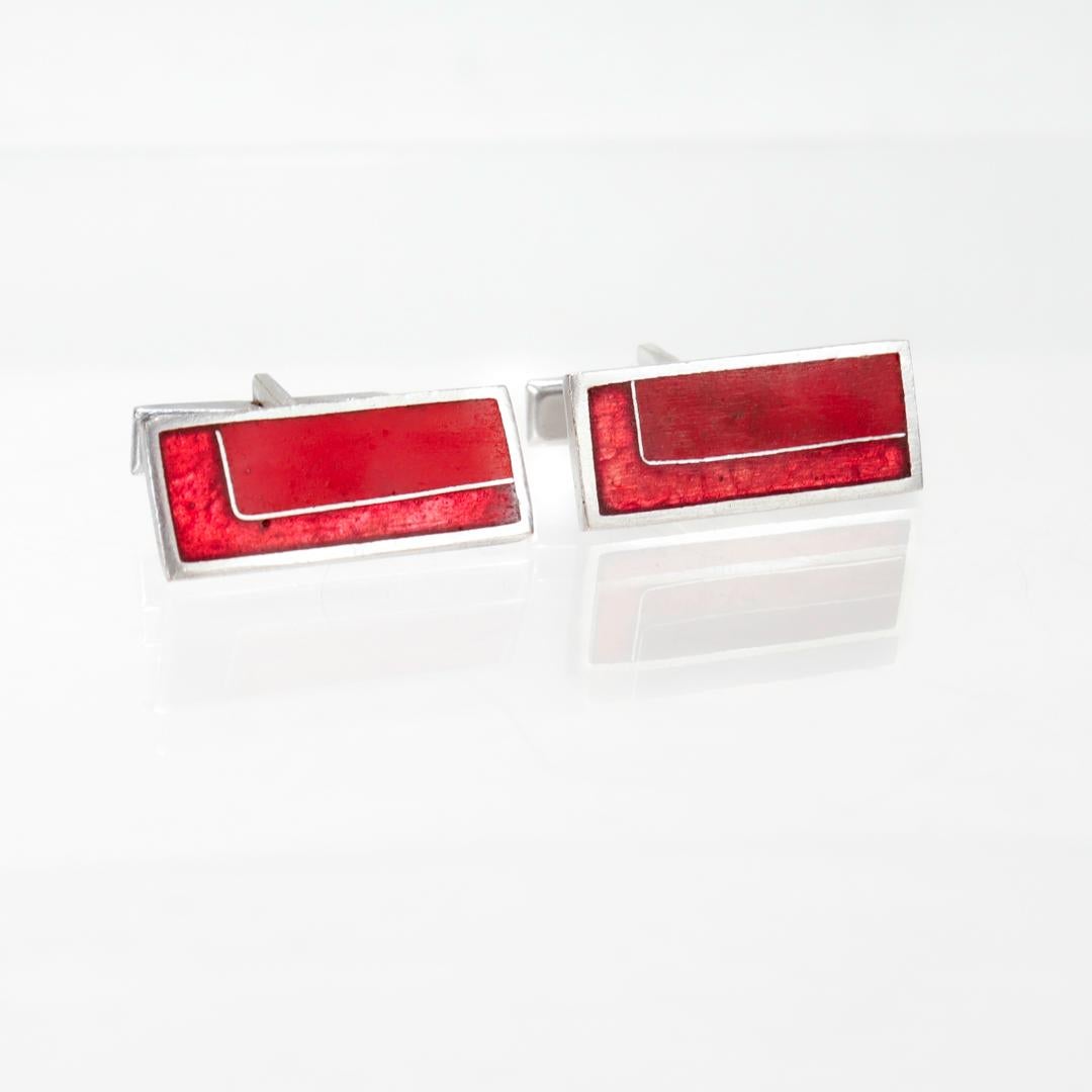 A fine pair of German Modernist cufflinks.

By Perli.

In rhodium-plated brass. 

With two-tone red enamel decoration 

Simply a wonderful pair of cufflinks!

Date:
20th Century

Overall Condition:
They are in overall good, as-pictured, used estate