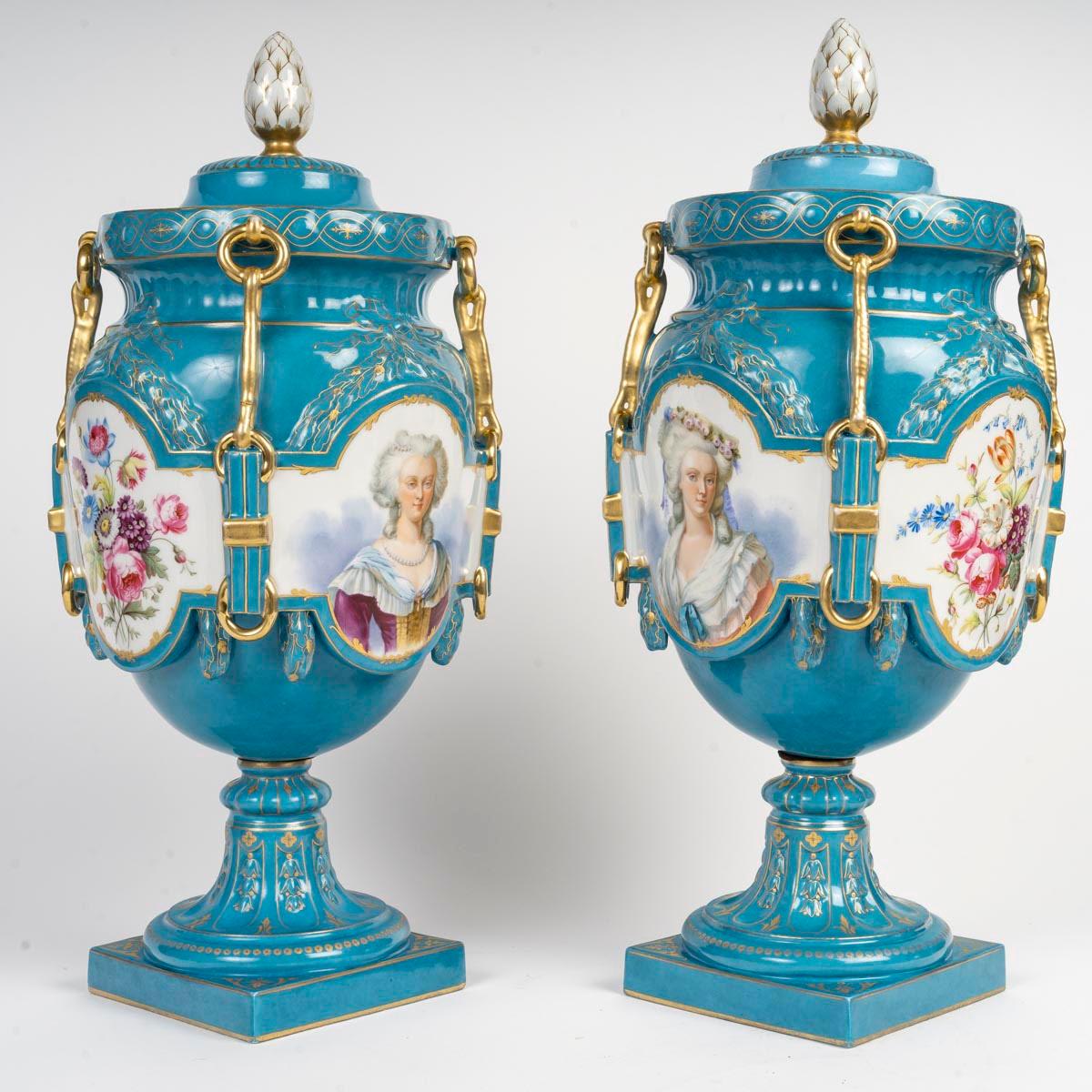 Pareja de jarrones cubiertos de porcelana alemana, siglo XIX, época de Napoleón III. en Bueno estado para la venta en Saint-Ouen, FR
