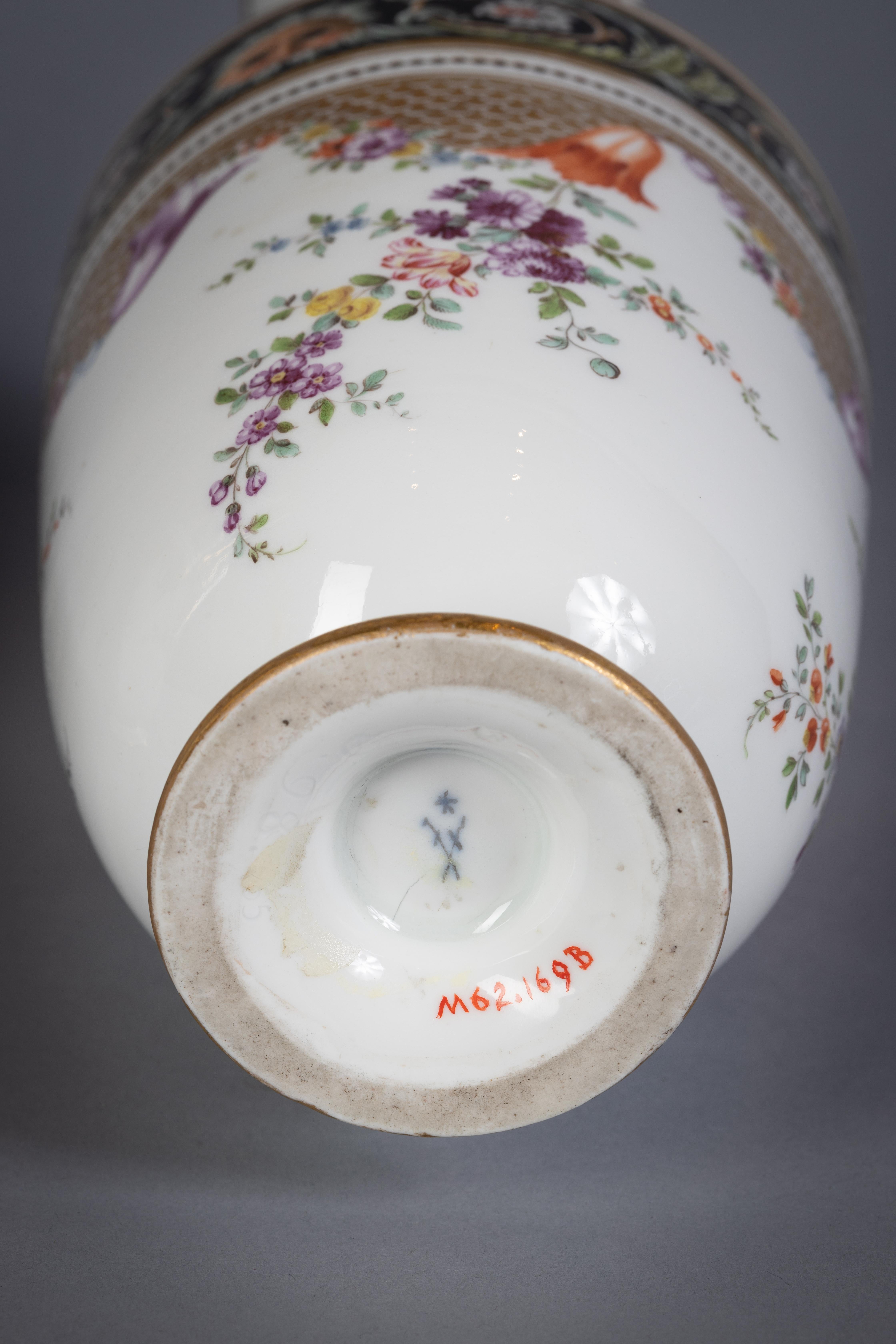 Pair of German Porcelain Ewers, Meissen, circa 1800 For Sale 2