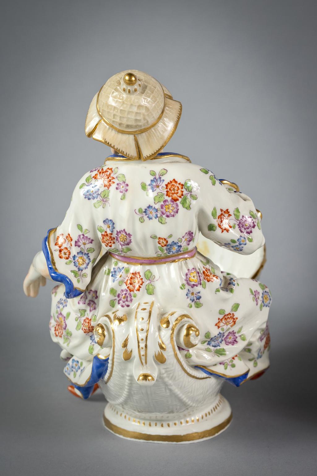 Paire de coupes figuratives en porcelaine allemande, Meissen Porcelain, vers 1920 en vente 1
