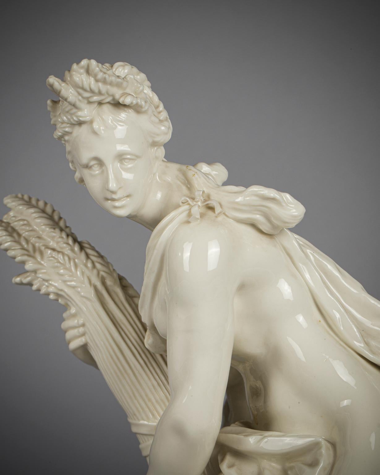 Pareja de figuras de porcelana alemana de Baco y Ceres, Nymphenburg, hacia 1900 en Bueno estado para la venta en New York, NY