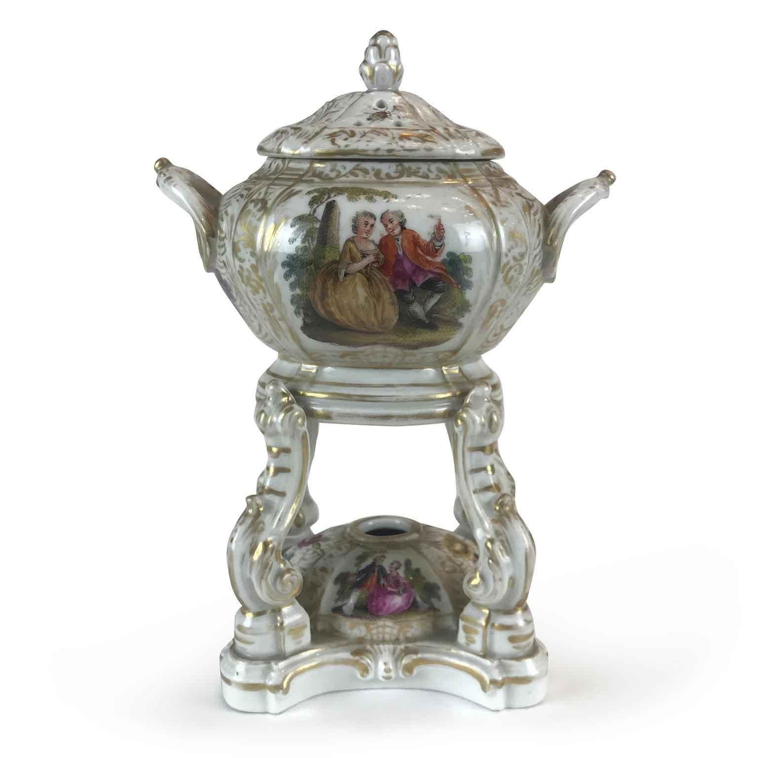 Porcelaine Paire de brûleurs de parfum en porcelaine allemande par KPM Berlin, décoration Watteau 1820 en vente