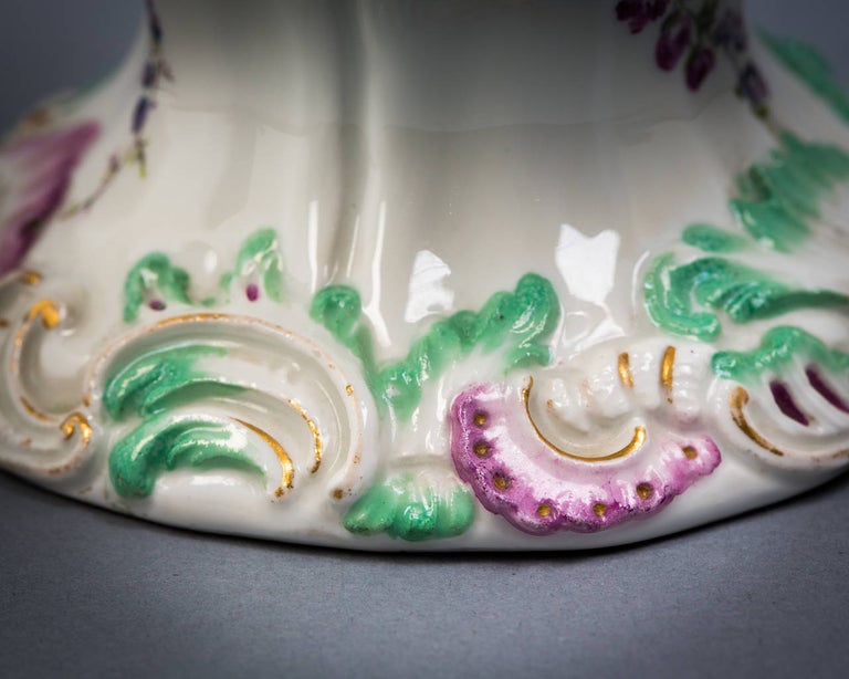 Pair of German Porcelain Vases, Meissen, circa 1745 In Good Condition For Sale In New York, NY