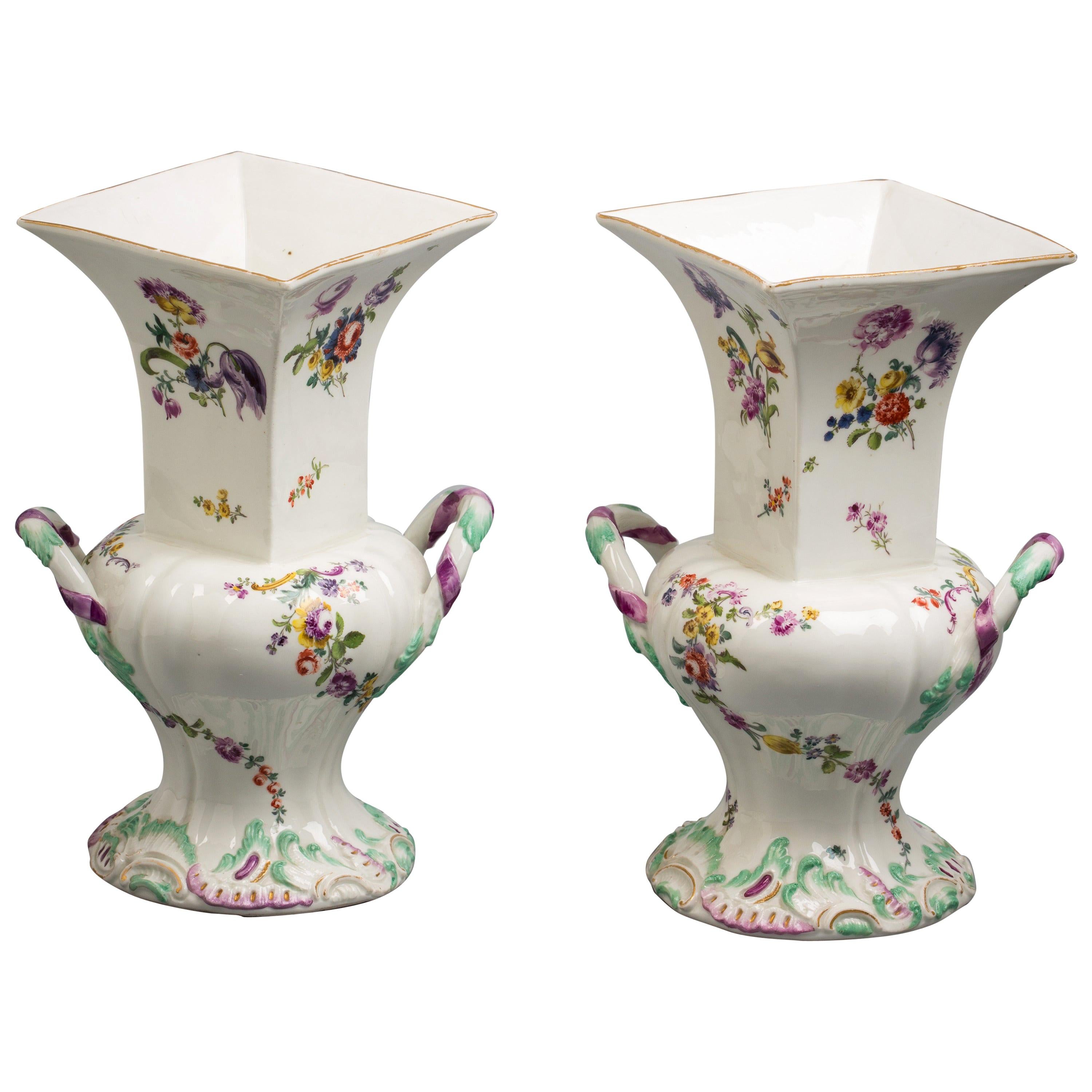 Paire de vases en porcelaine allemande, Meissen Porcelain, vers 1745