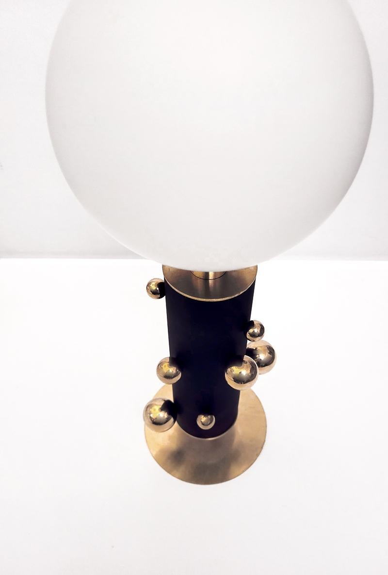 Allemand Paire de lampes de table allemandes sculpturales en tube de laiton à bulles d'air en vente