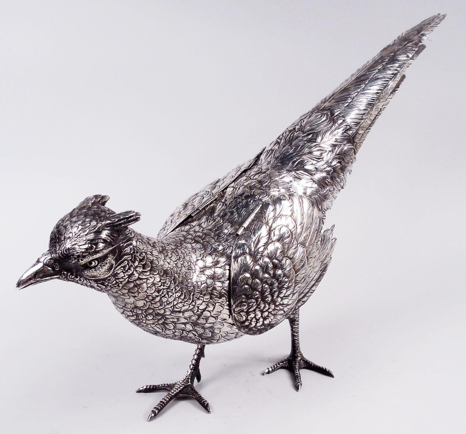 Pareja de aves de caza faisanes alemanes de plata con alas articuladas siglo XX en venta