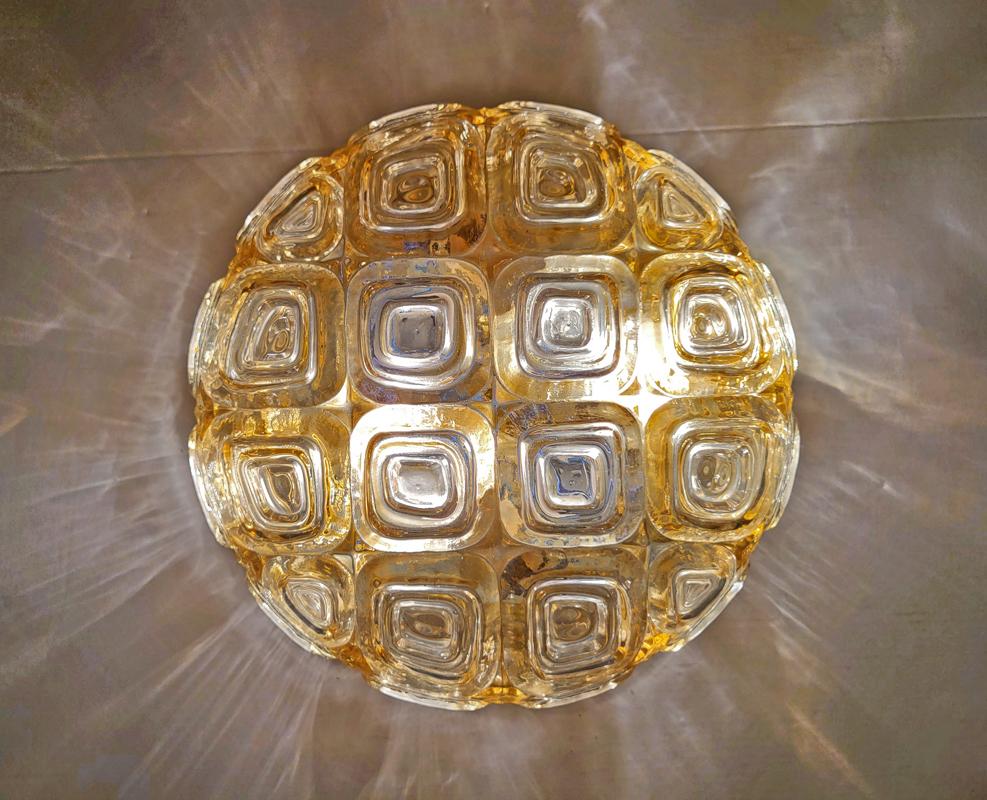 Paire de plafonniers ou d'appliques en verre ambré d'époque allemande, 1960 en vente 1