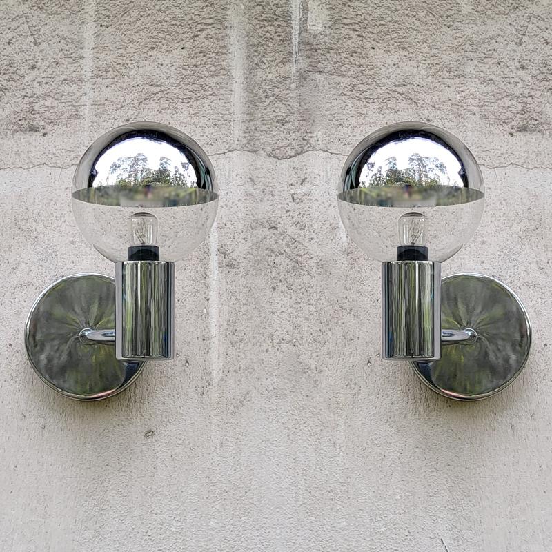 Pair of beautiful minimalist glass and chrome wall lights.
Germany, 1960s/1970s
