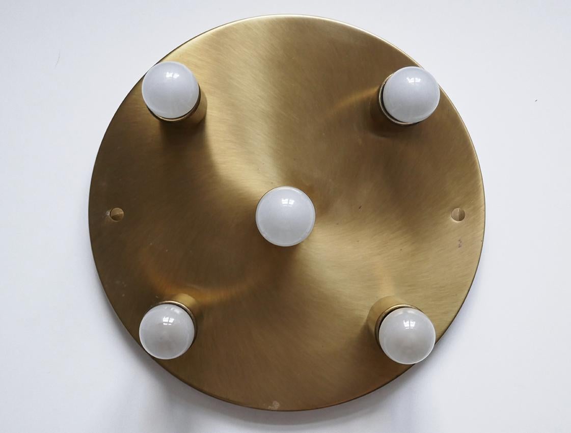 Pair of Minimalist brushed brass flush mounts for wall or ceiling.
Germany, 1960s.
Lamp sockets: 5 x E27 (US E26).