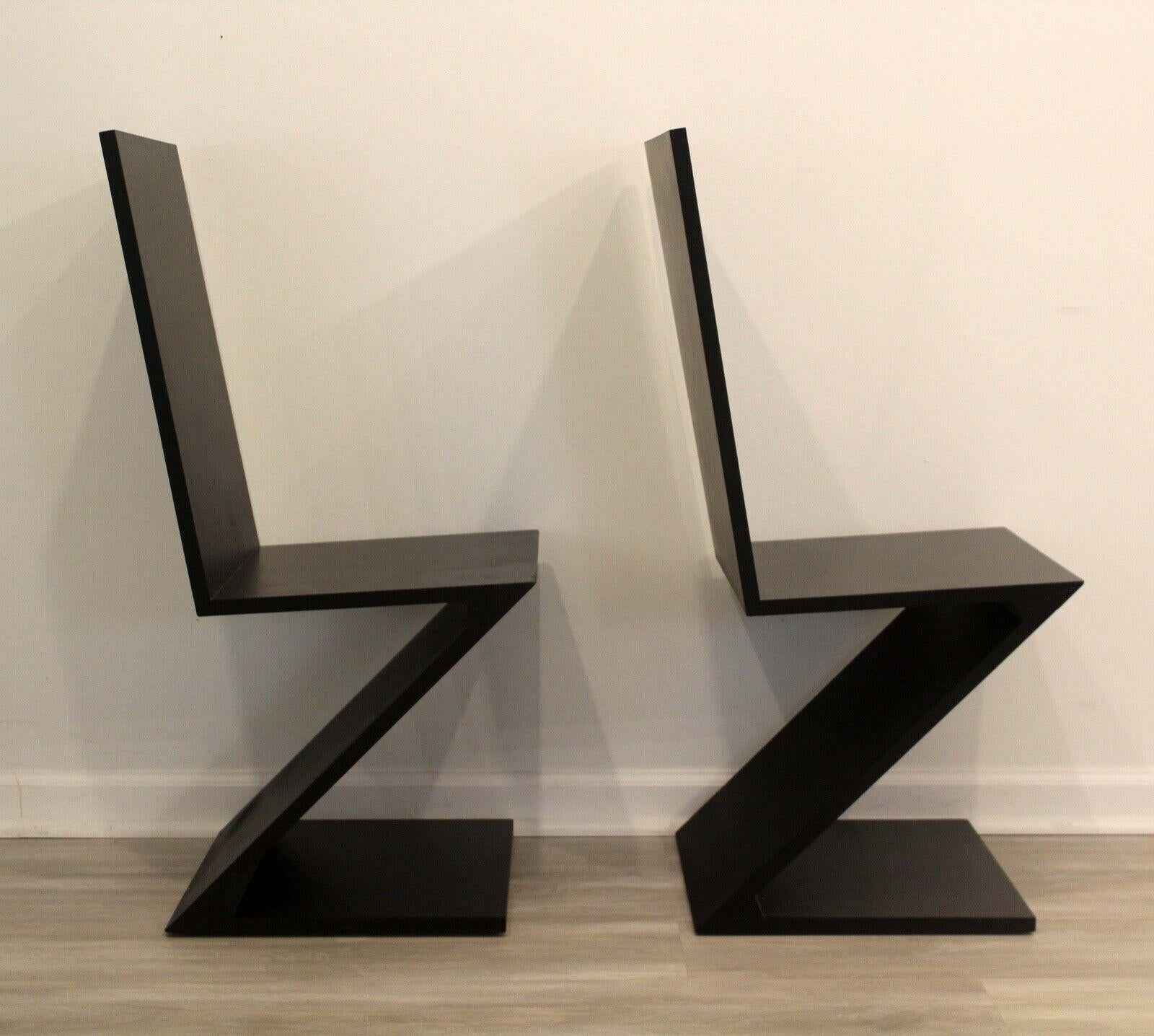 Pair of Gerrit Rietveld for Cassina Postmodern Black Zig Zag Chairs In Good Condition In Keego Harbor, MI