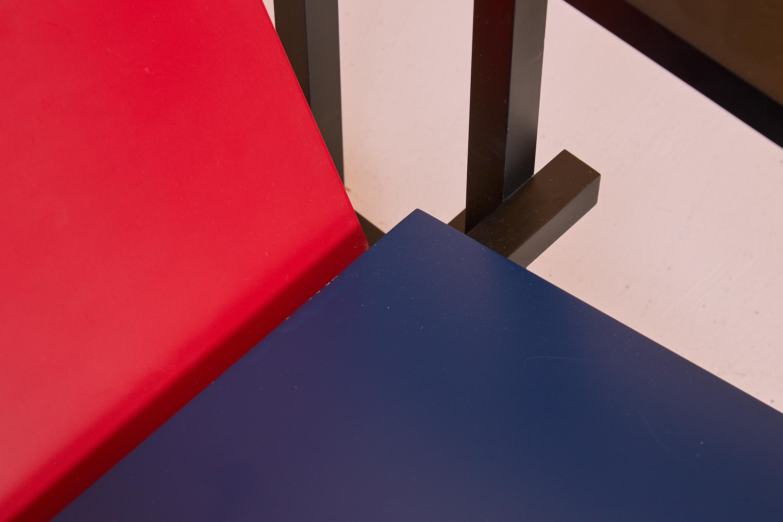 Paire de chaises rouges et bleues de Gerrit Rietveld en vente 4