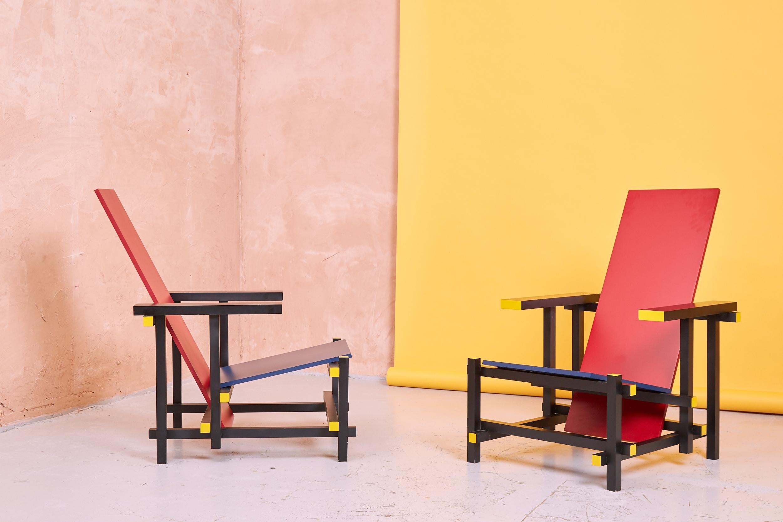 Paire de chaises rouges et bleues de Gerrit Rietveld en vente 5