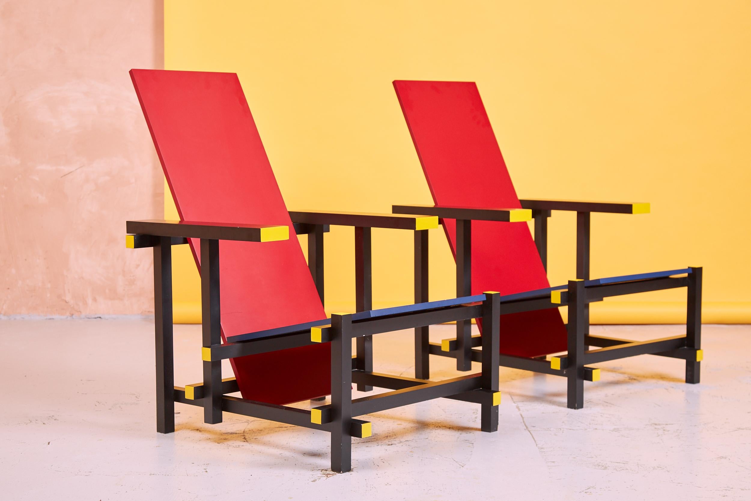 Paire de chaises rouges et bleues de Gerrit Rietveld en vente 9
