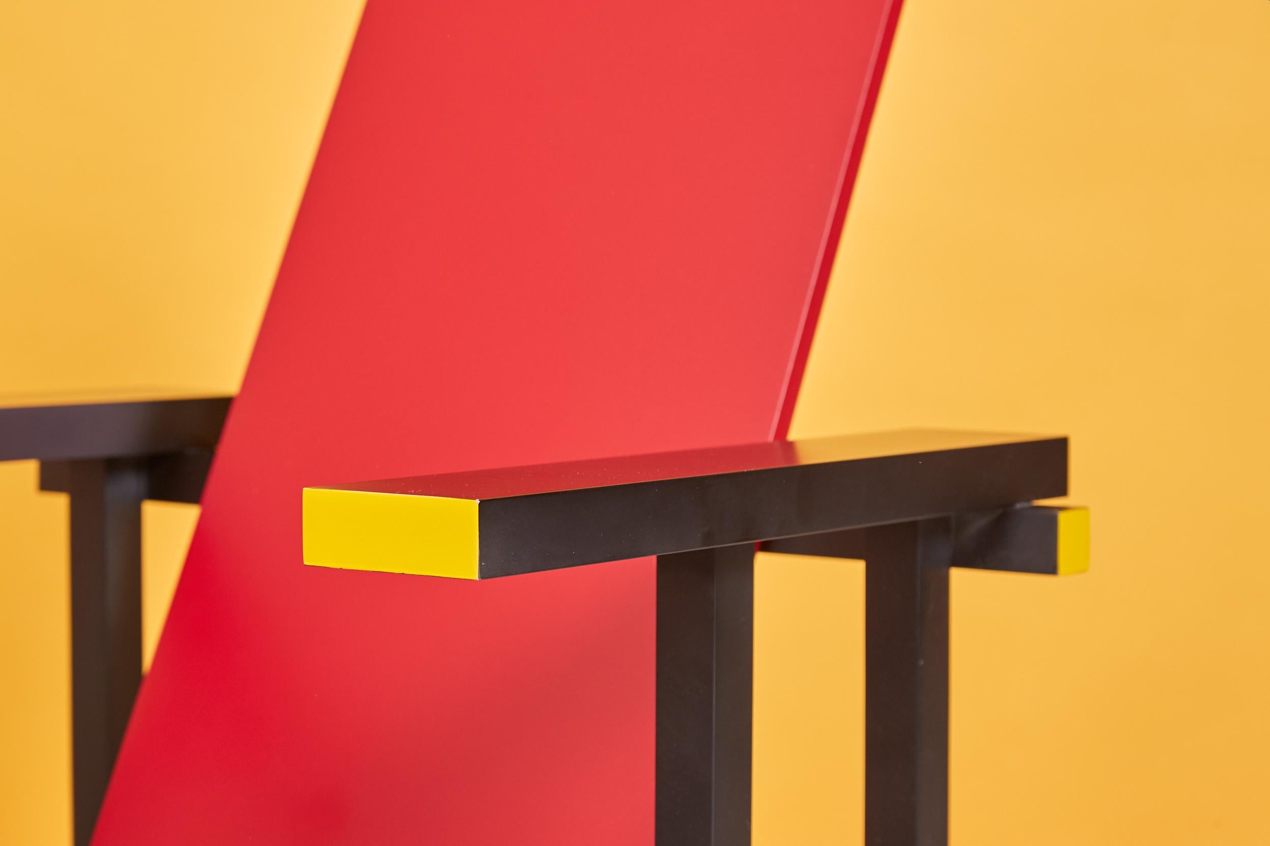 Paire de chaises rouges et bleues de Gerrit Rietveld Bon état - En vente à London, GB