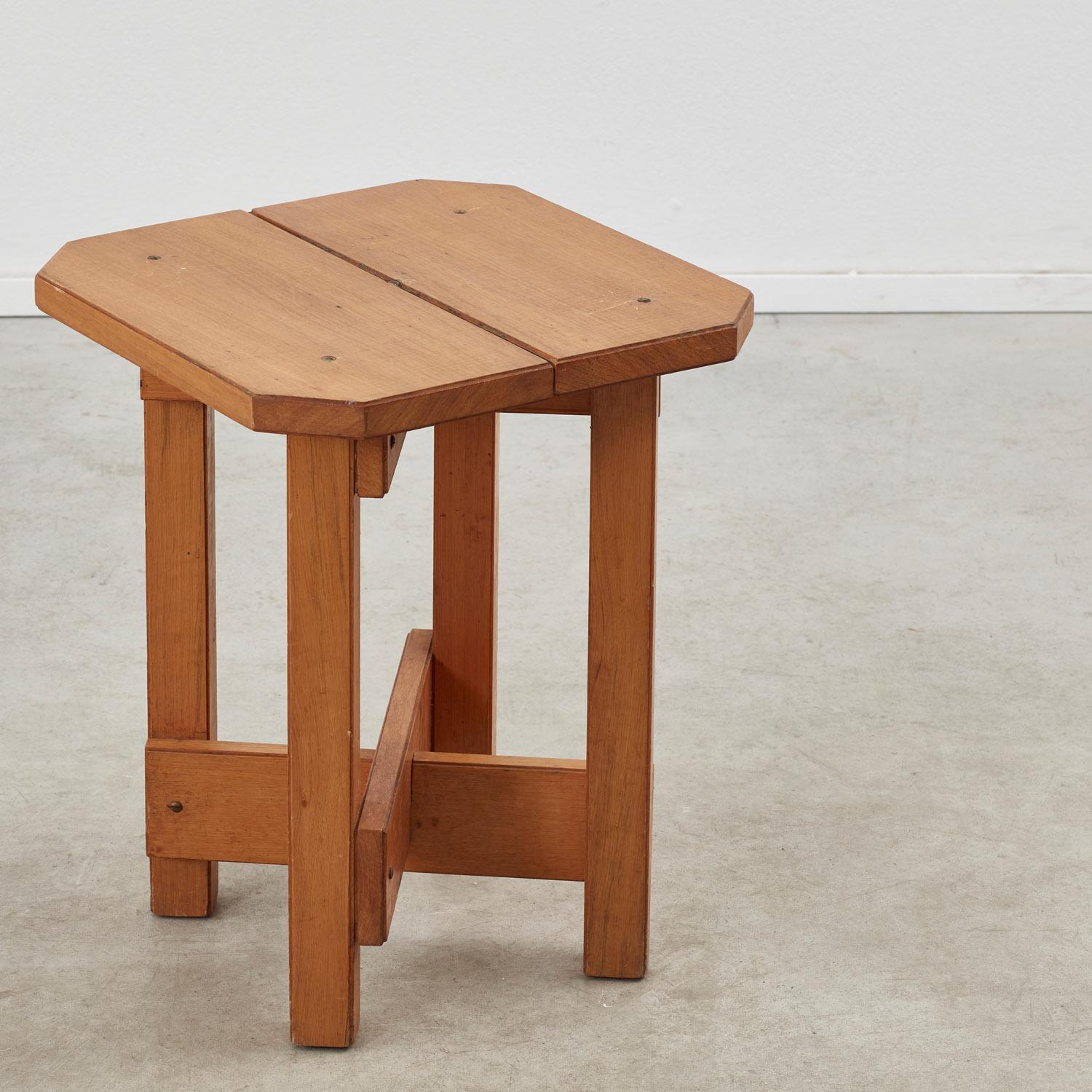 Pair of Gerrit Rietveld stools / side tables - Netherlands, 1970s. In Good Condition For Sale In London, GB