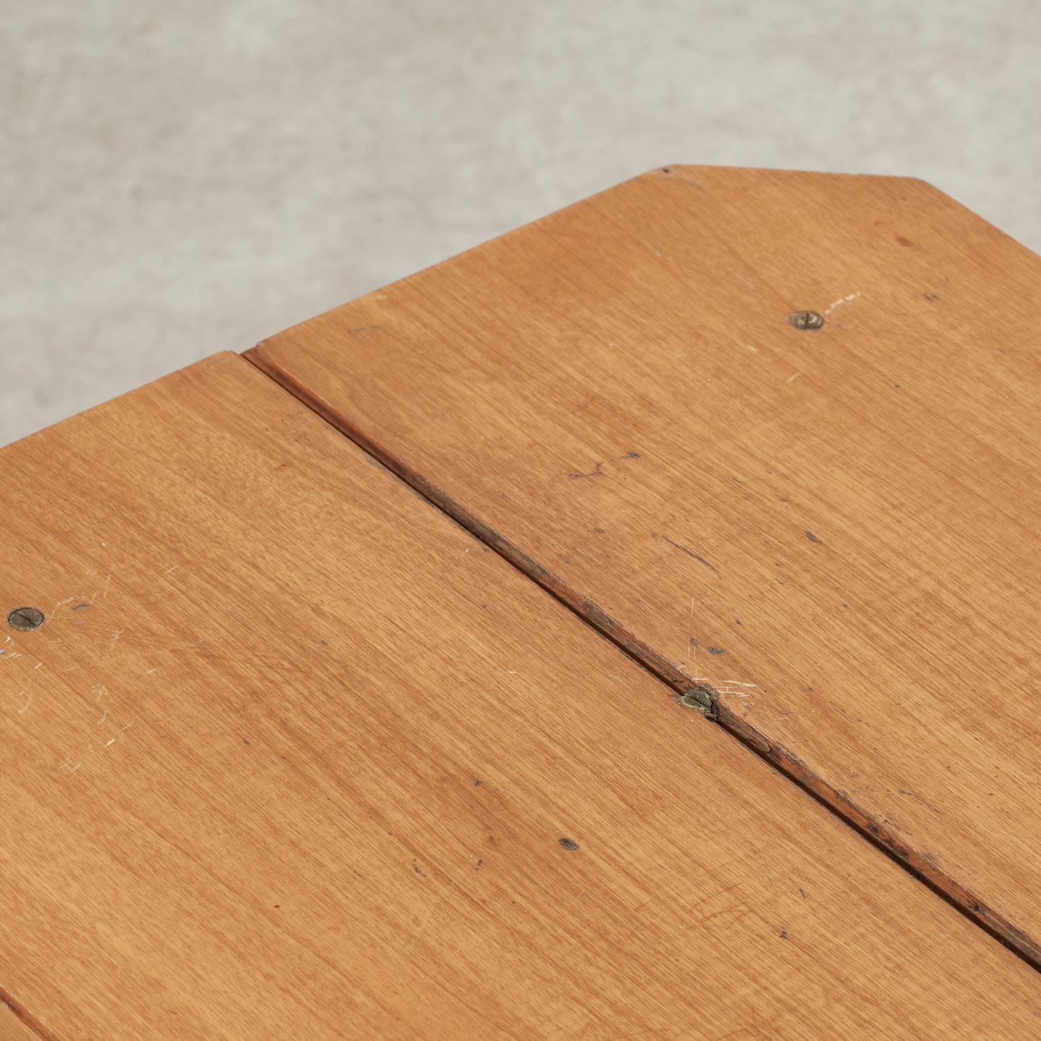 Late 20th Century Pair of Gerrit Rietveld stools / side tables - Netherlands, 1970s. For Sale