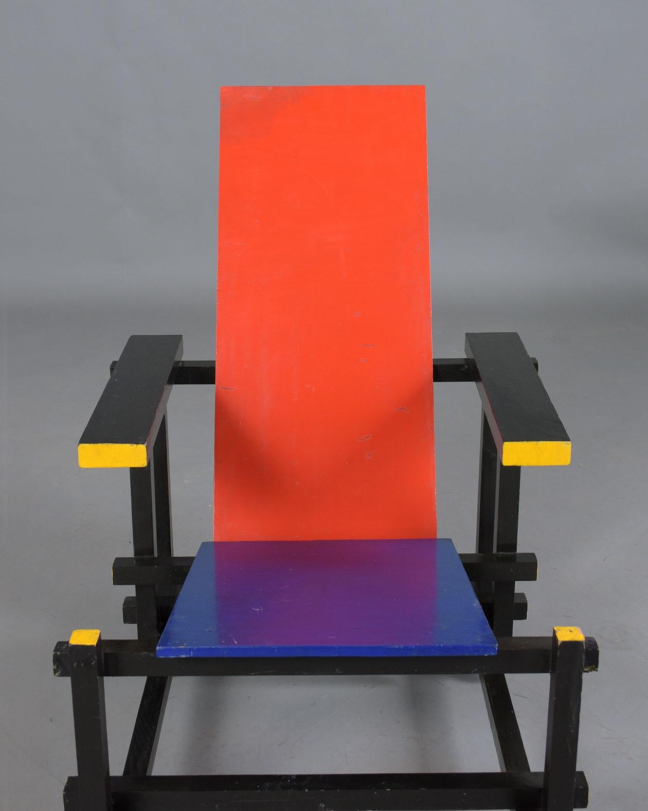 Pair of Gerrit Rietveld Chairs In Good Condition In Los Angeles, CA