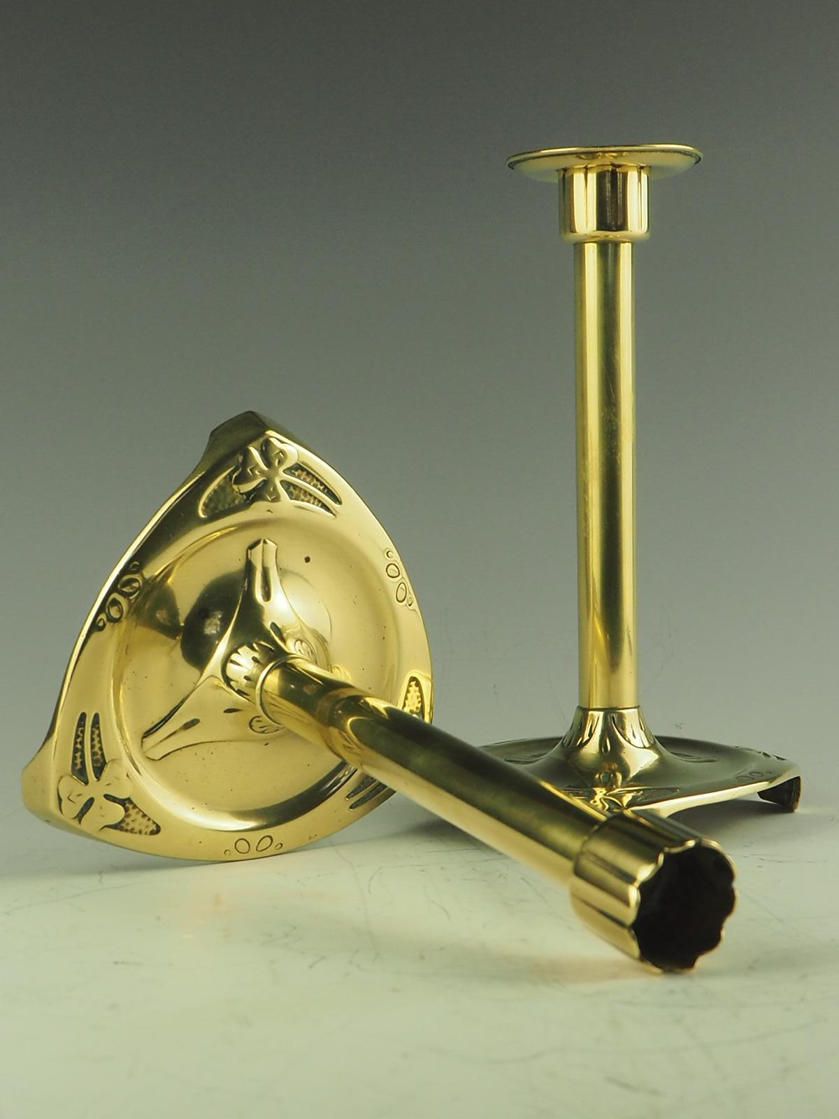 Coppia di portacandele a tre quadrifogli in ottone di Geschutzt Art Nouveau in vendita 4