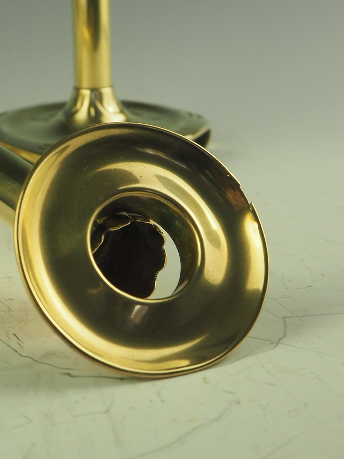 Coppia di portacandele a tre quadrifogli in ottone di Geschutzt Art Nouveau in vendita 5