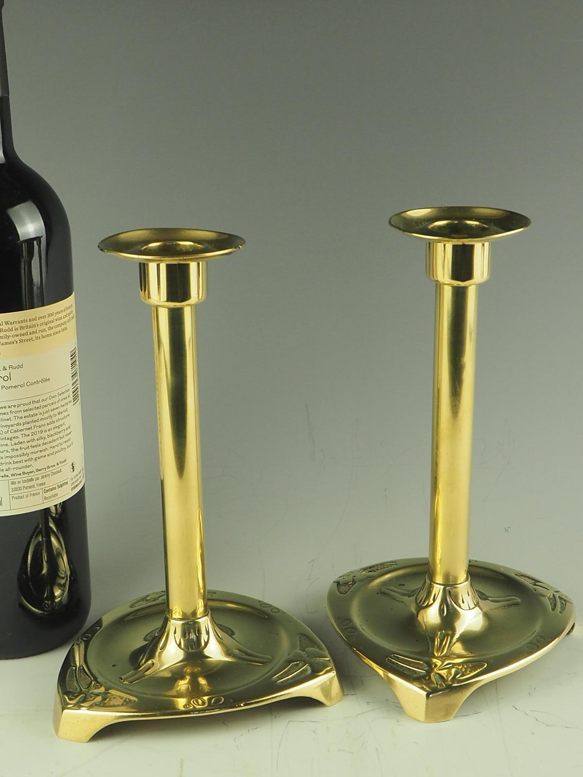 Tedesco Coppia di portacandele a tre quadrifogli in ottone di Geschutzt Art Nouveau in vendita