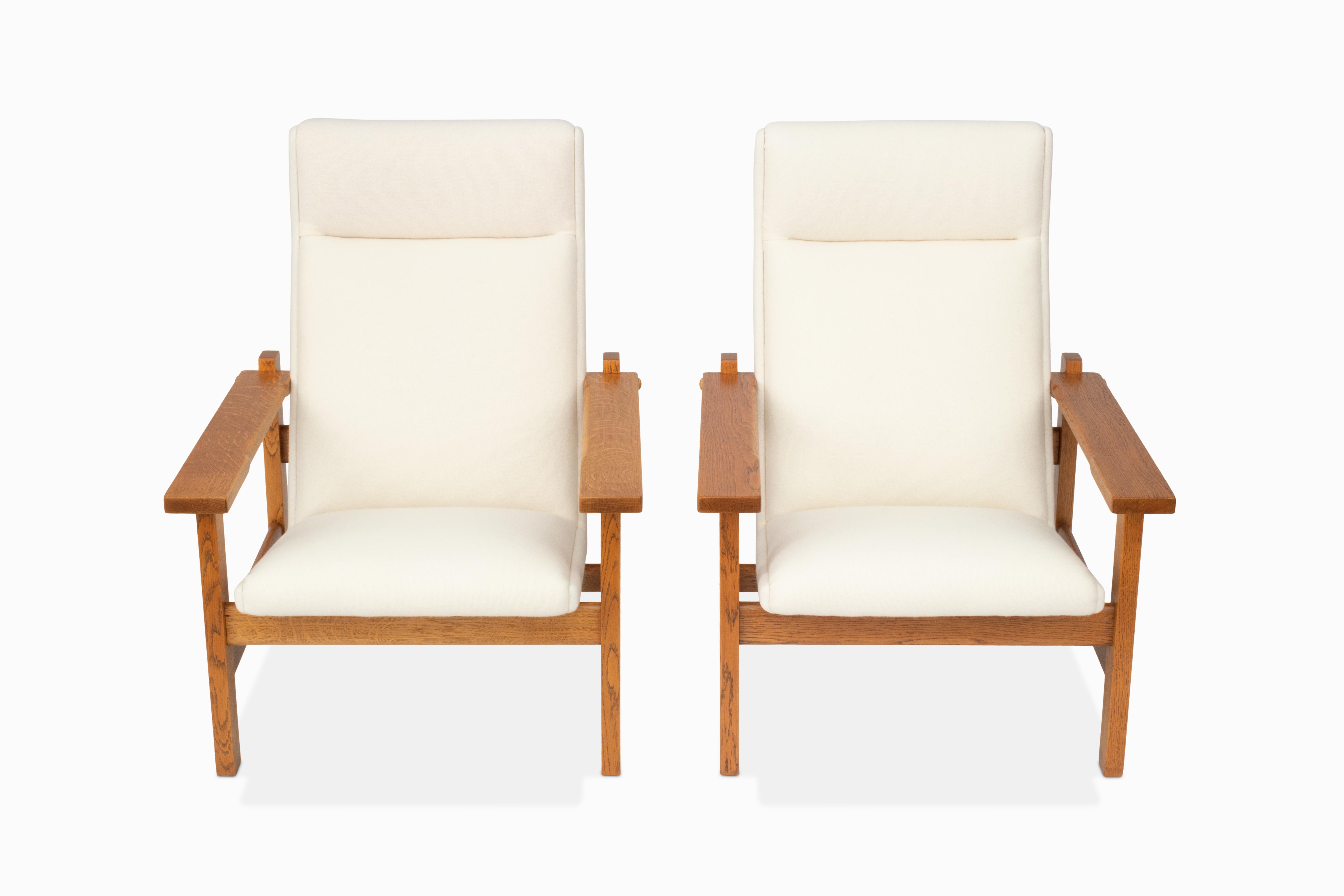 Mid-Century Modern Pair of Getama GE-163a Oak Lounge Chairs by Hans Wegner For Sale