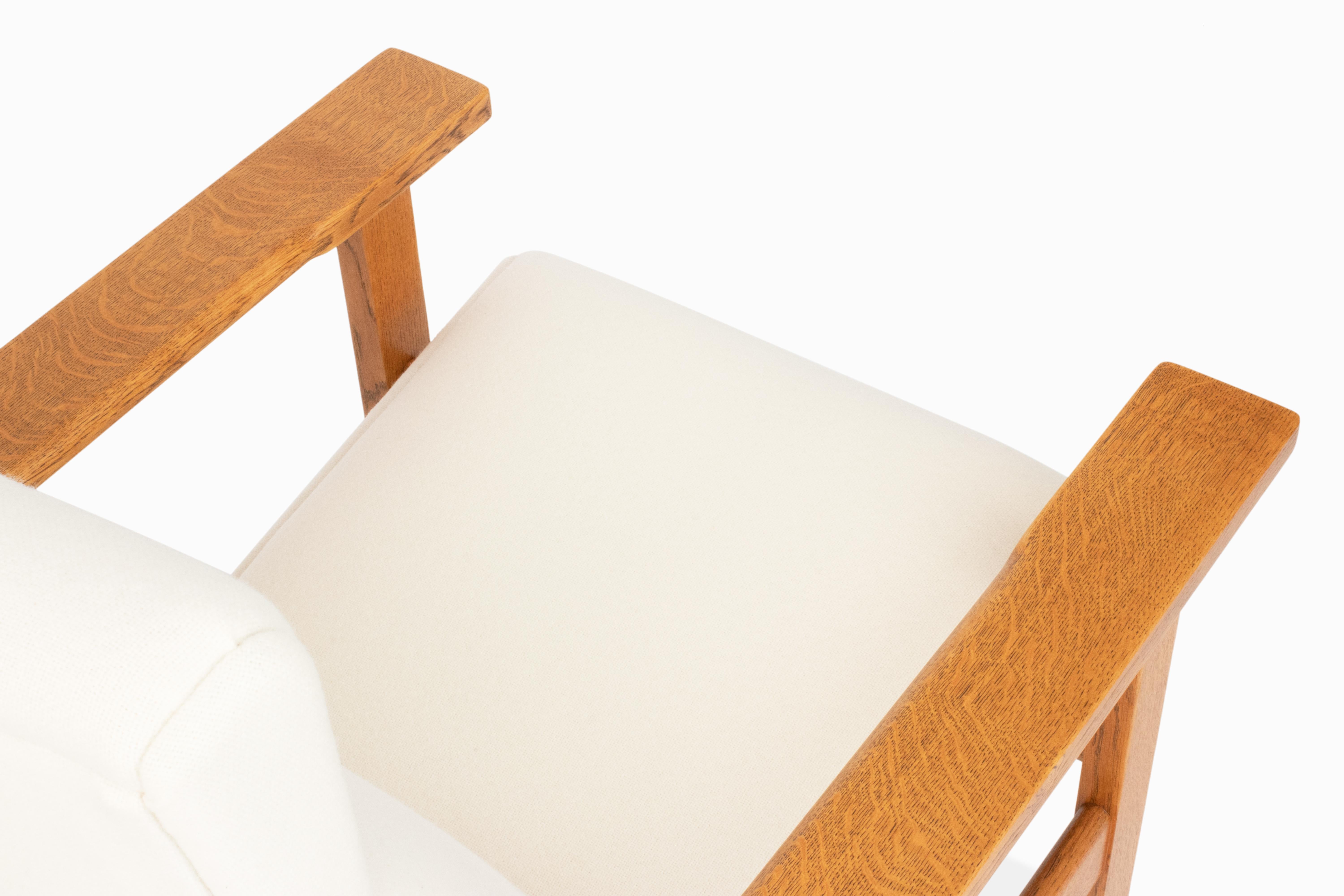 Pair of Getama GE-163a Oak Lounge Chairs by Hans Wegner For Sale 1