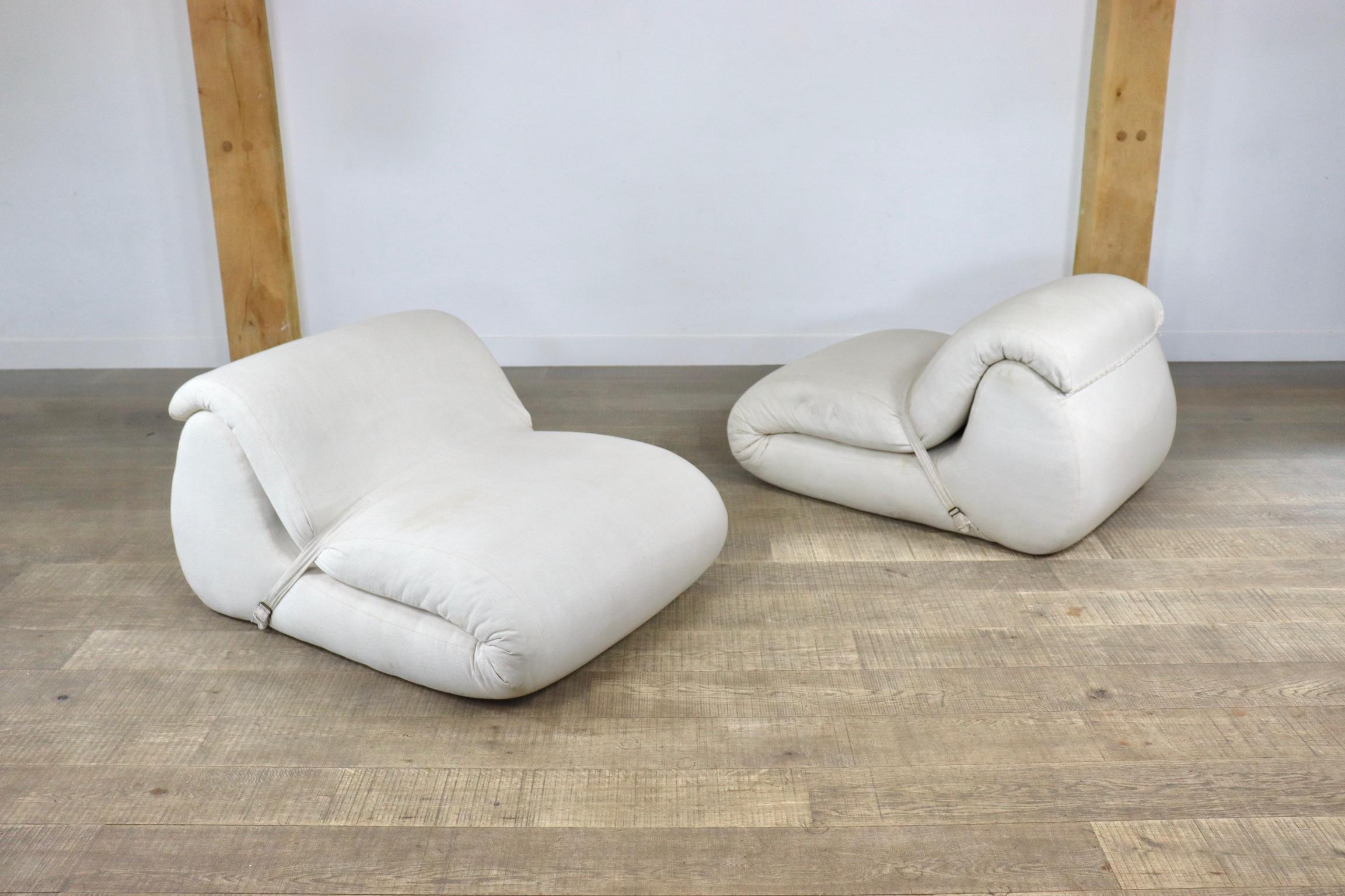 Pair of Ghiro Convertible lounge chairs by Umberto Catalano and Gianfranco Masi, 2