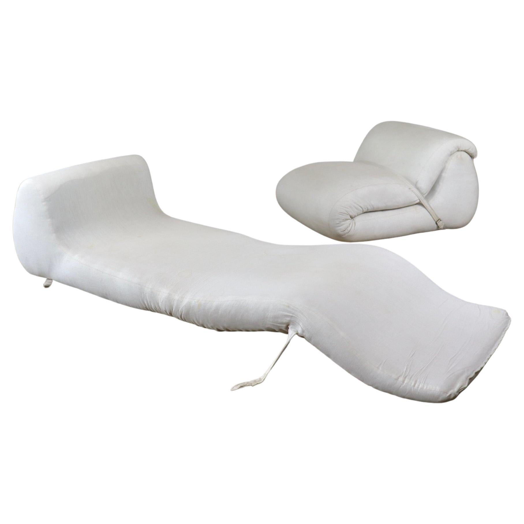 Pair of Ghiro Convertible lounge chairs by Umberto Catalano and Gianfranco Masi,