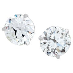 Paar GIA-zertifizierte runde Brillant-Diamant-Ohrstecker mit Vollschliff in 18k W