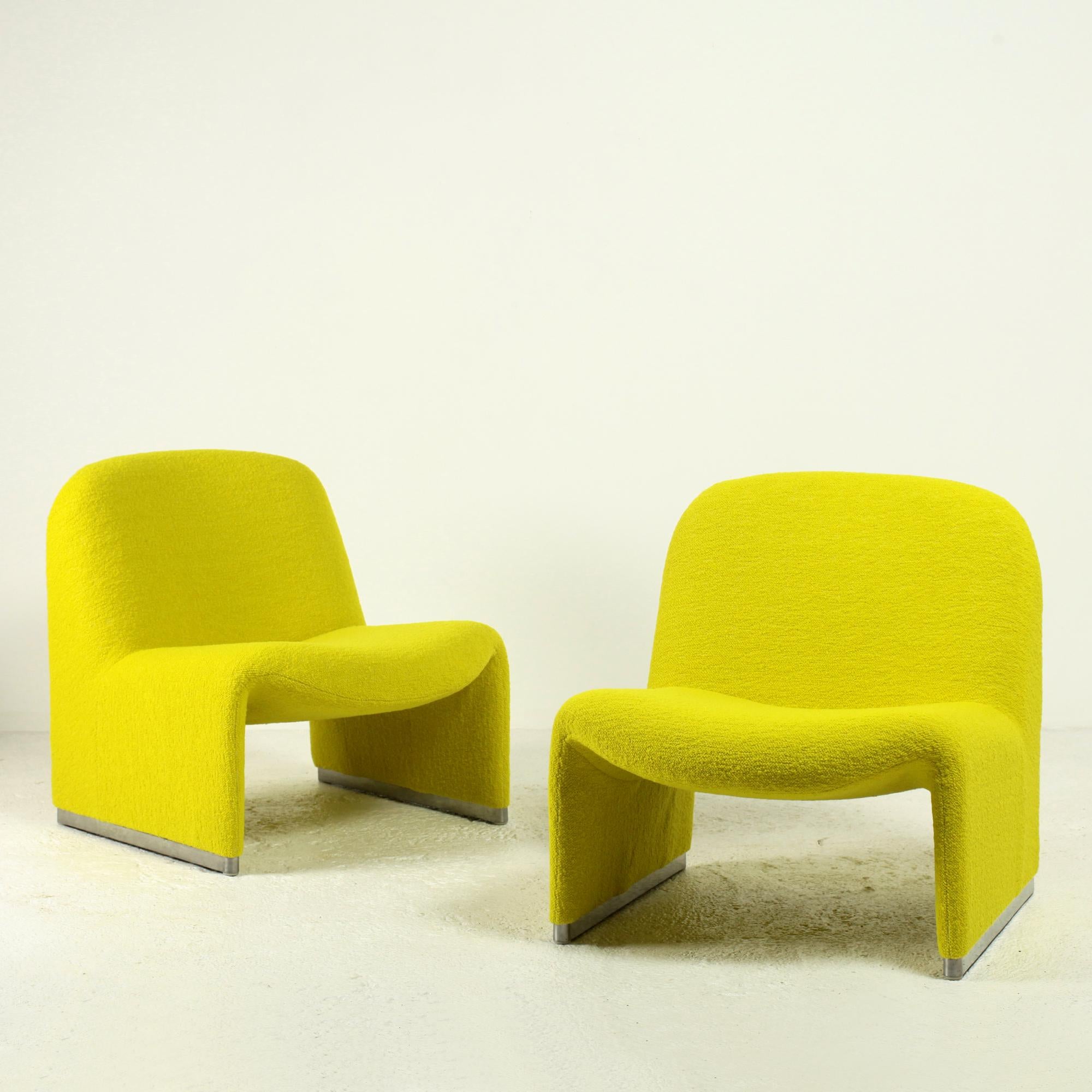 Pair of iconic 'Alky' lounge chair newly reupholstered in italian yellow bouclé
Designed by Giancarlo Piretti for Anonima Castelli in the late 60s.
These lounges are known for their comfortable seating and iconic Italian design with nice clear line.