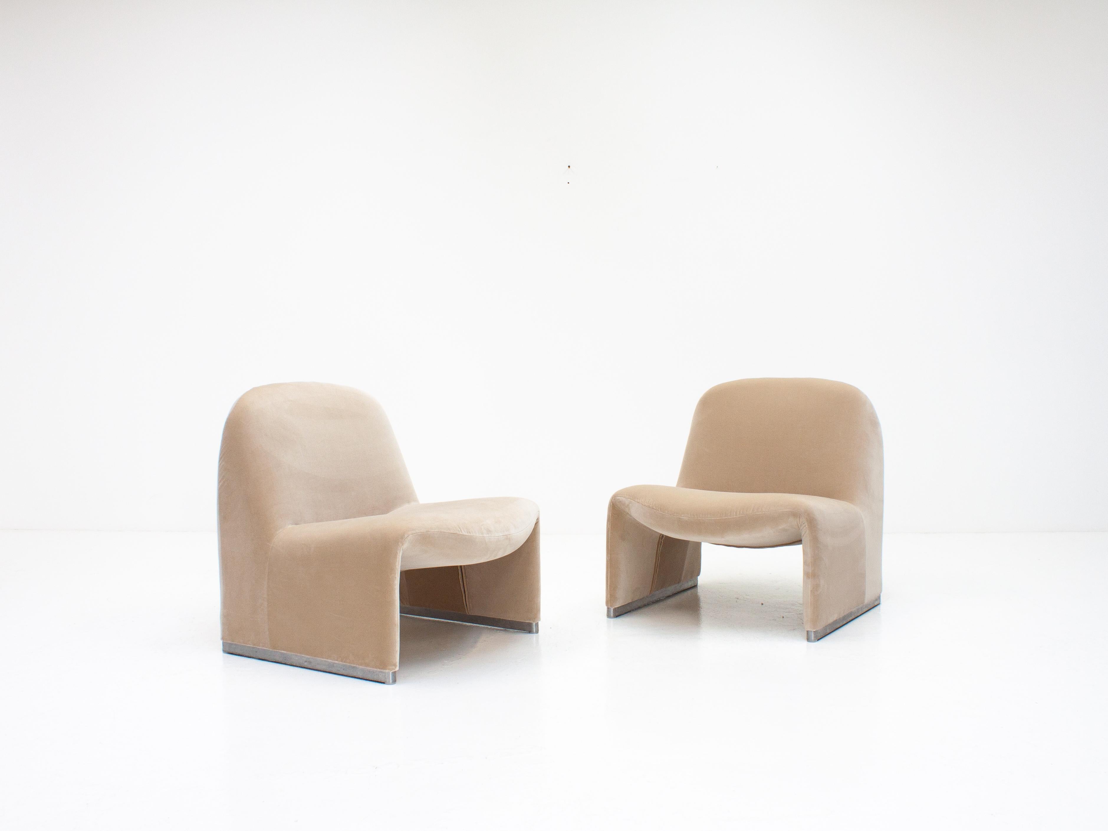 Pair of Giancarlo Piretti “Alky” Chairs in New Velvet, Artifort, 1970s 3