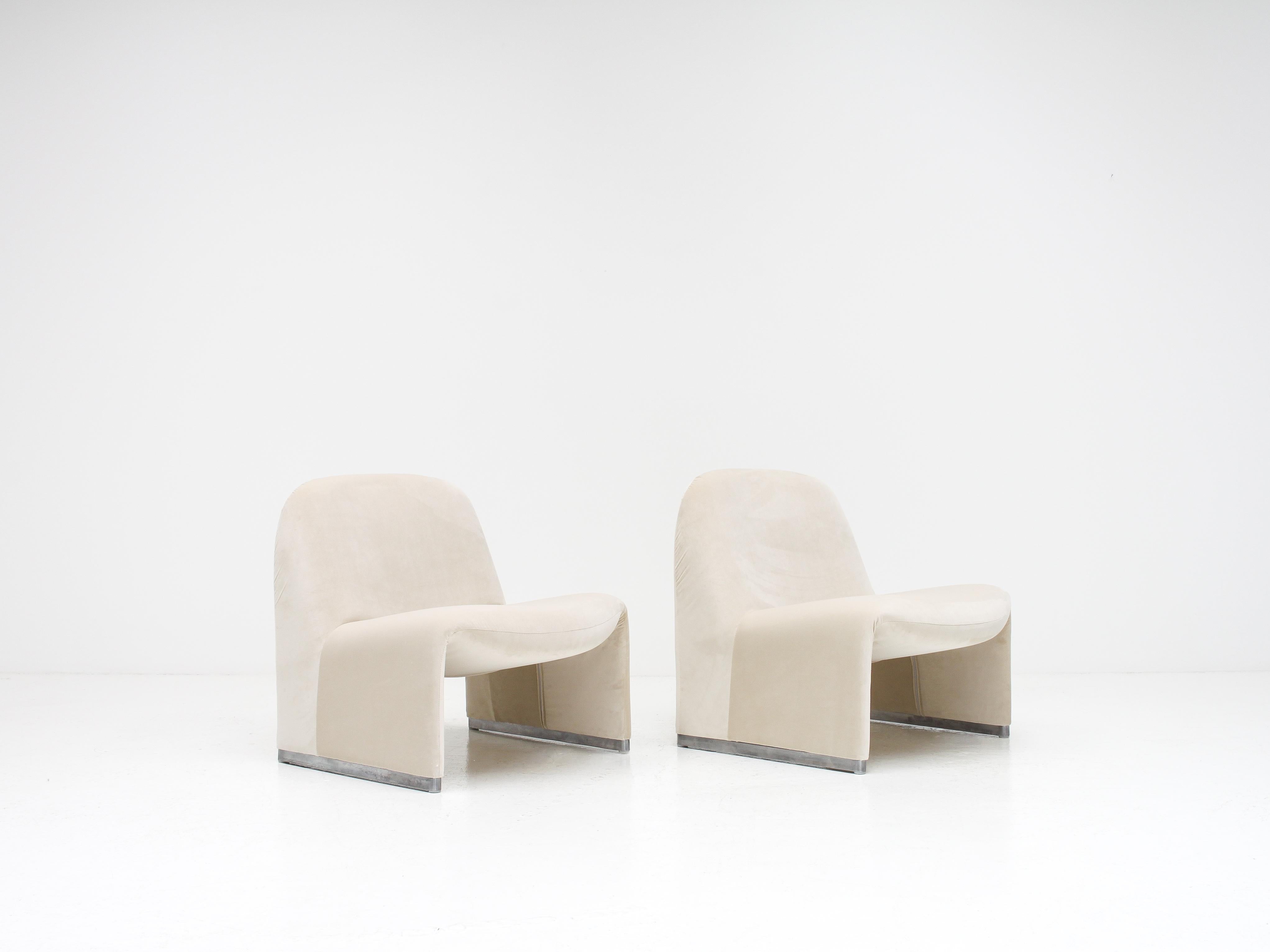 Giancarlo Piretti “Alky” Chairs in New Velvet, Artifort, 1970s - *Customizable* 3