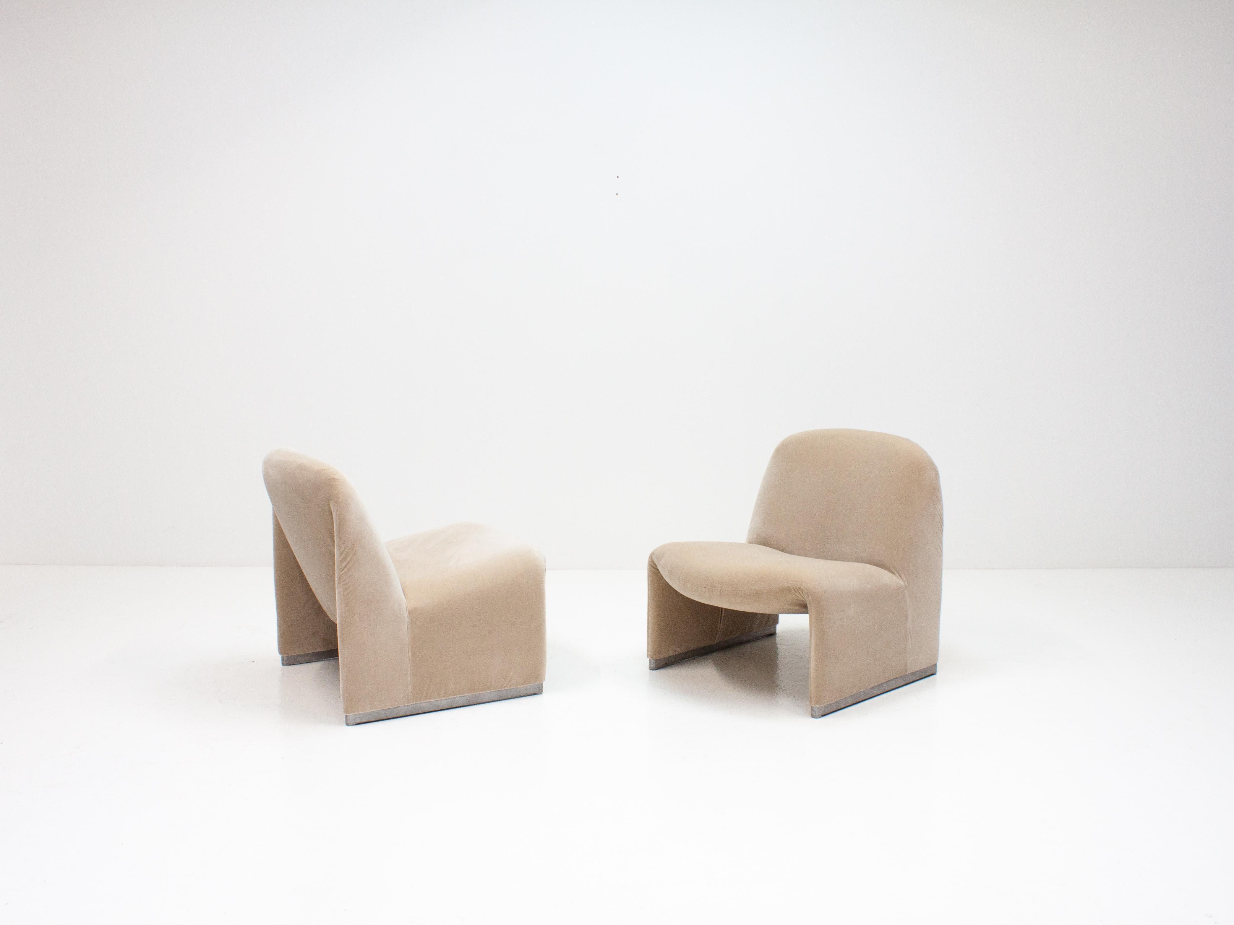 Pair of Giancarlo Piretti “Alky” Chairs in New Velvet, Artifort, 1970s 4