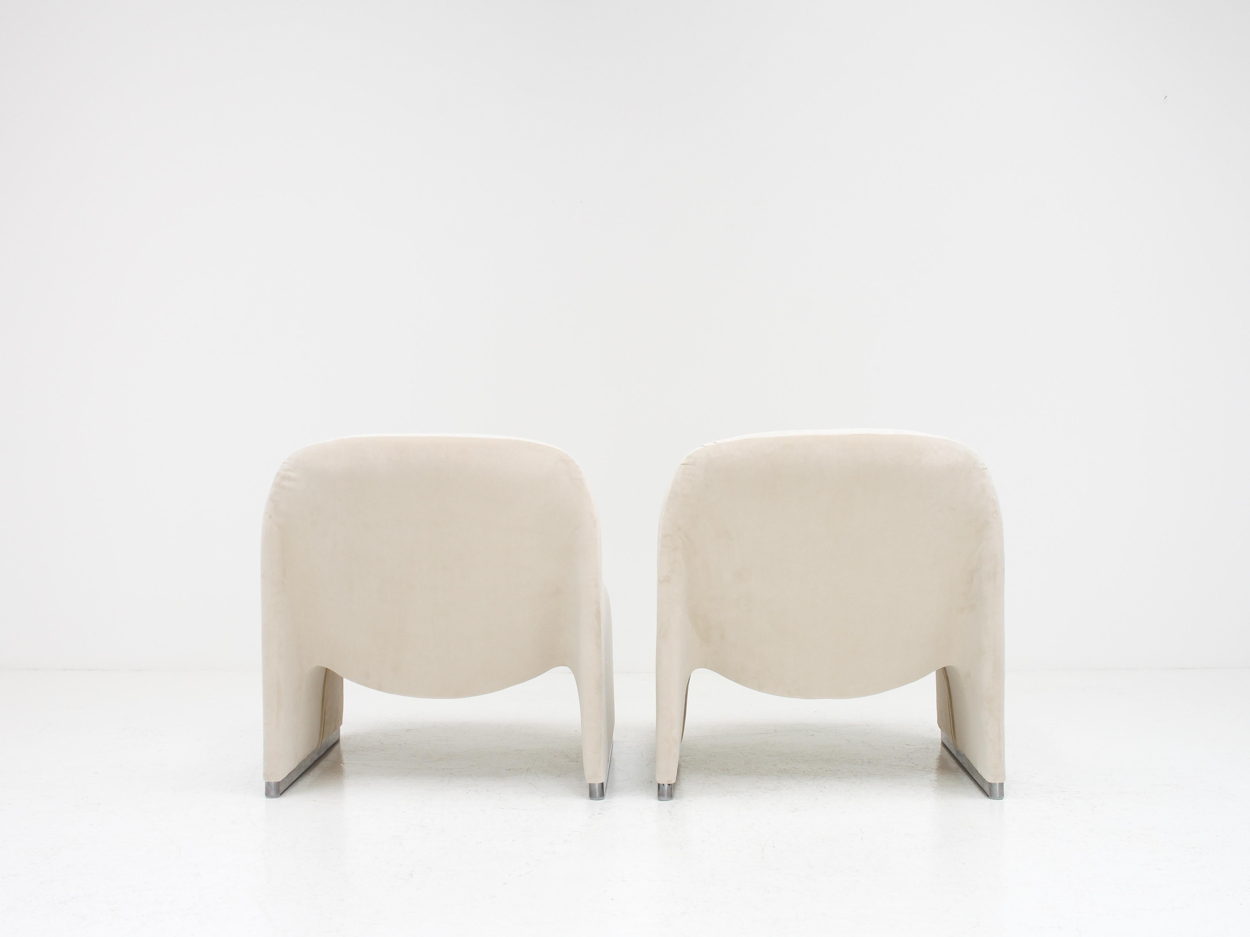 Giancarlo Piretti “Alky” Chairs in New Velvet, Artifort, 1970s - *Customizable* 4