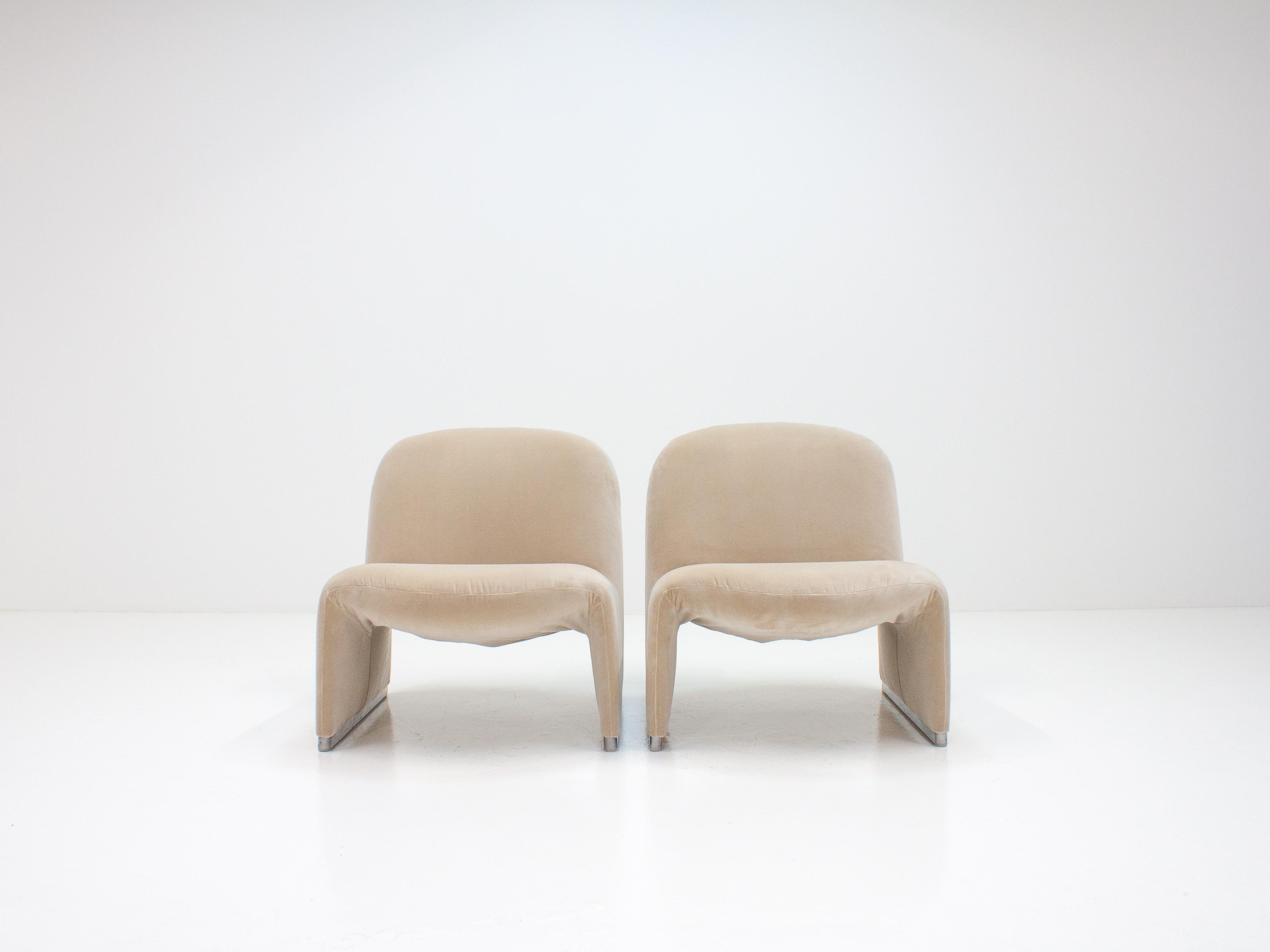 Pair of Giancarlo Piretti “Alky” Chairs in New Velvet, Artifort, 1970s 3