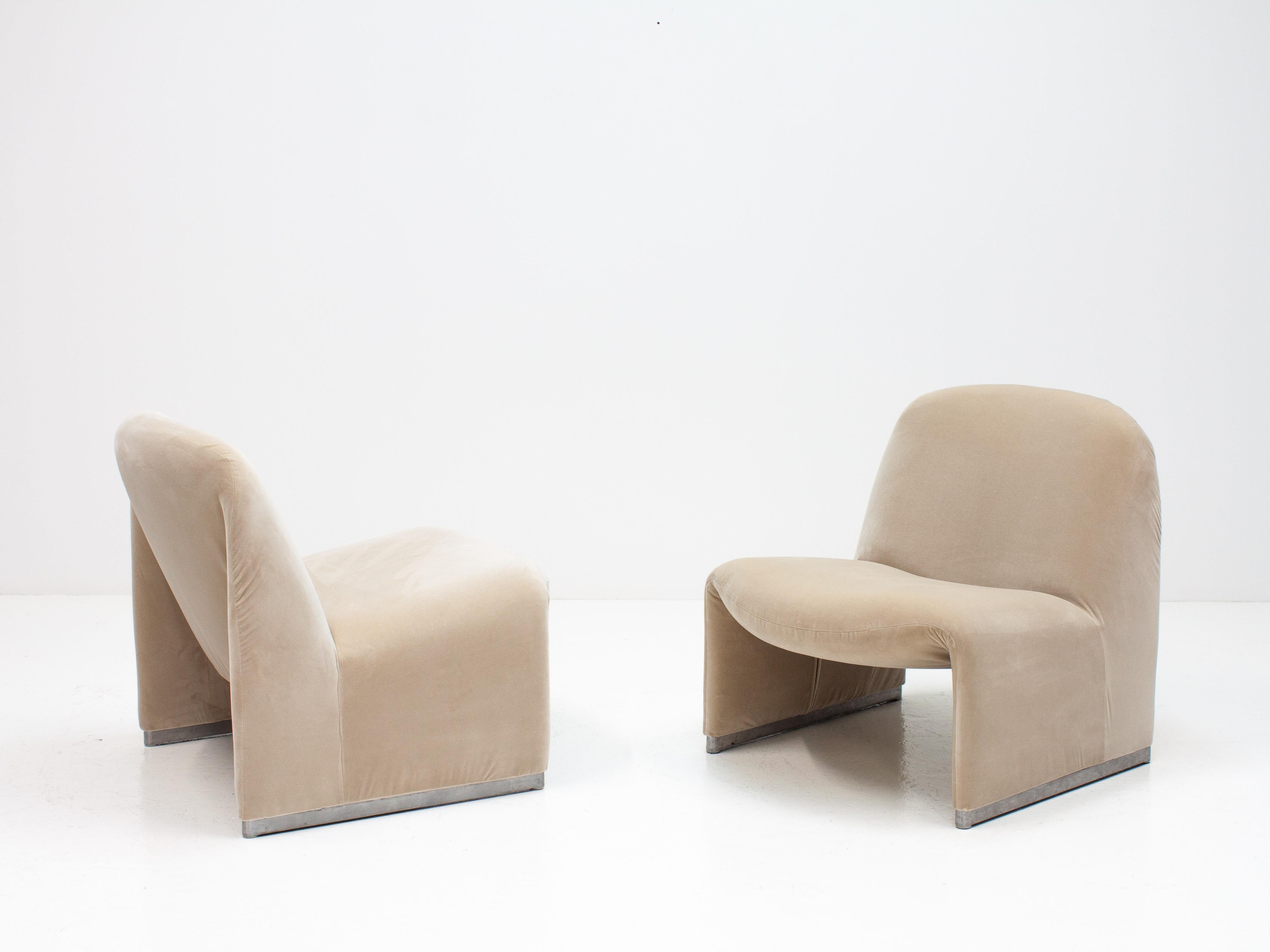 Pair of Giancarlo Piretti “Alky” Chairs in New Velvet, Artifort, 1970s 5