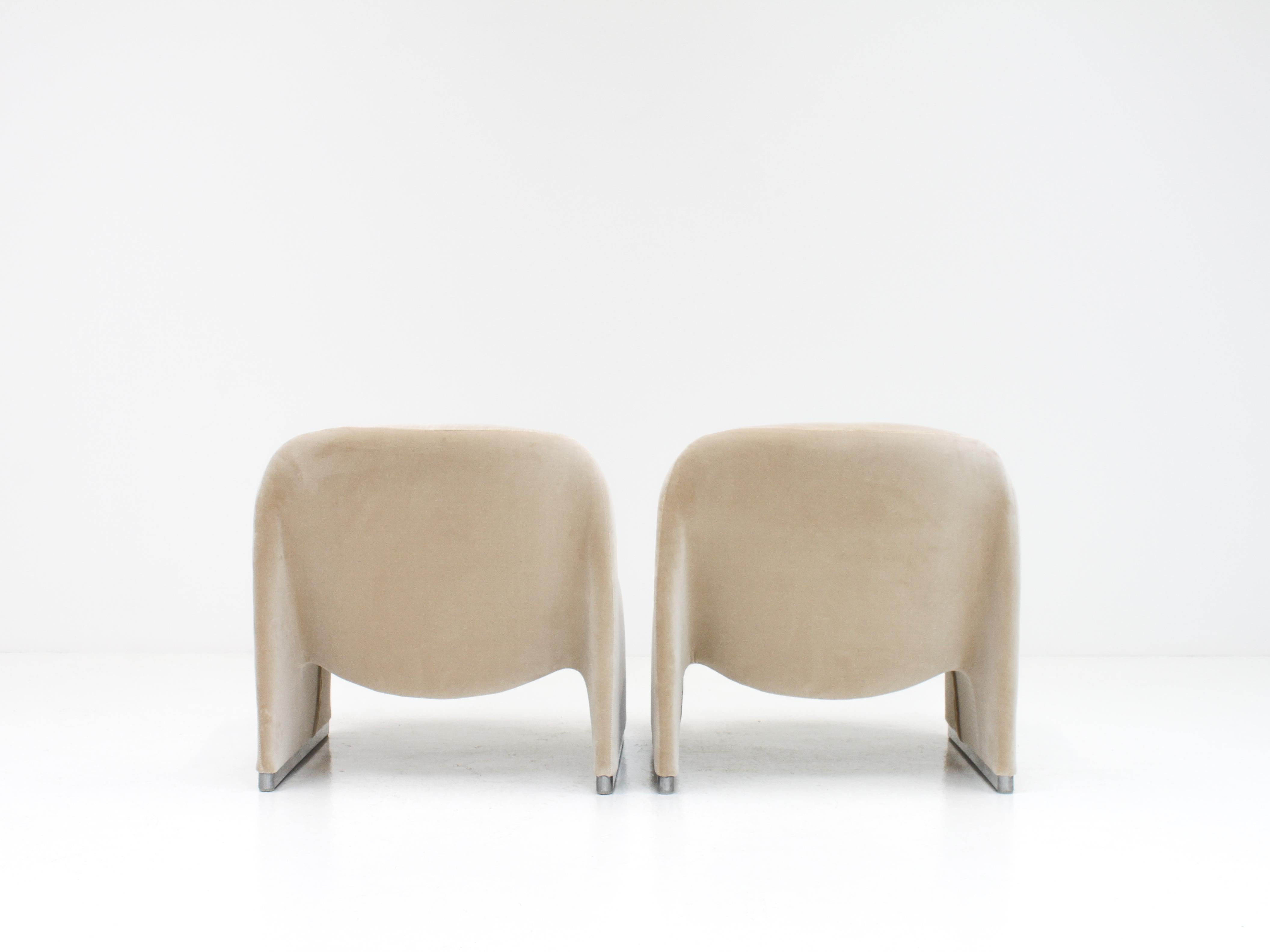 Giancarlo Piretti “Alky” Chairs in New Velvet, Artifort, 1970s - *Customizable* For Sale 3