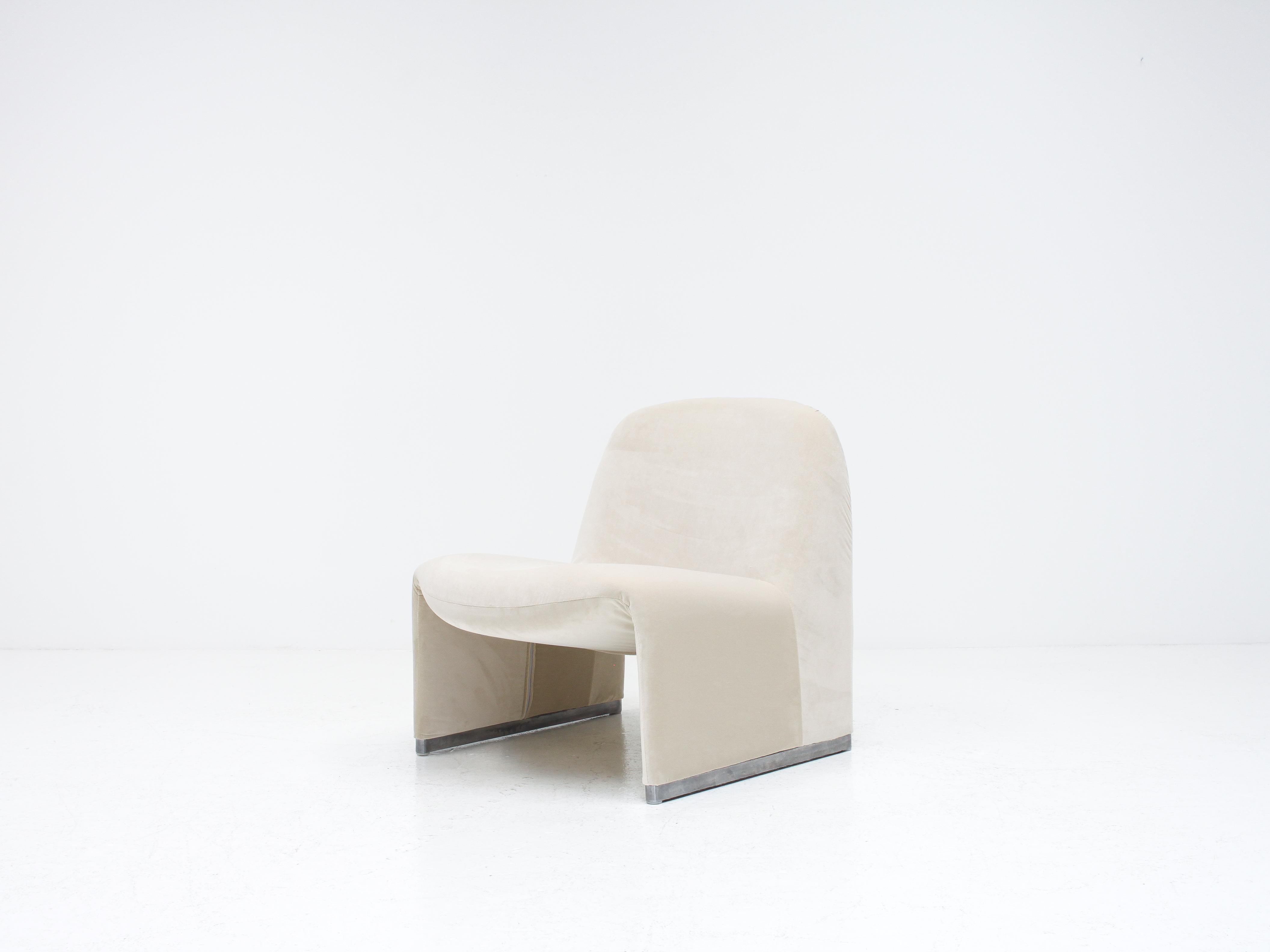 Giancarlo Piretti “Alky” Chairs in New Velvet, Artifort, 1970s - *Customizable* 5