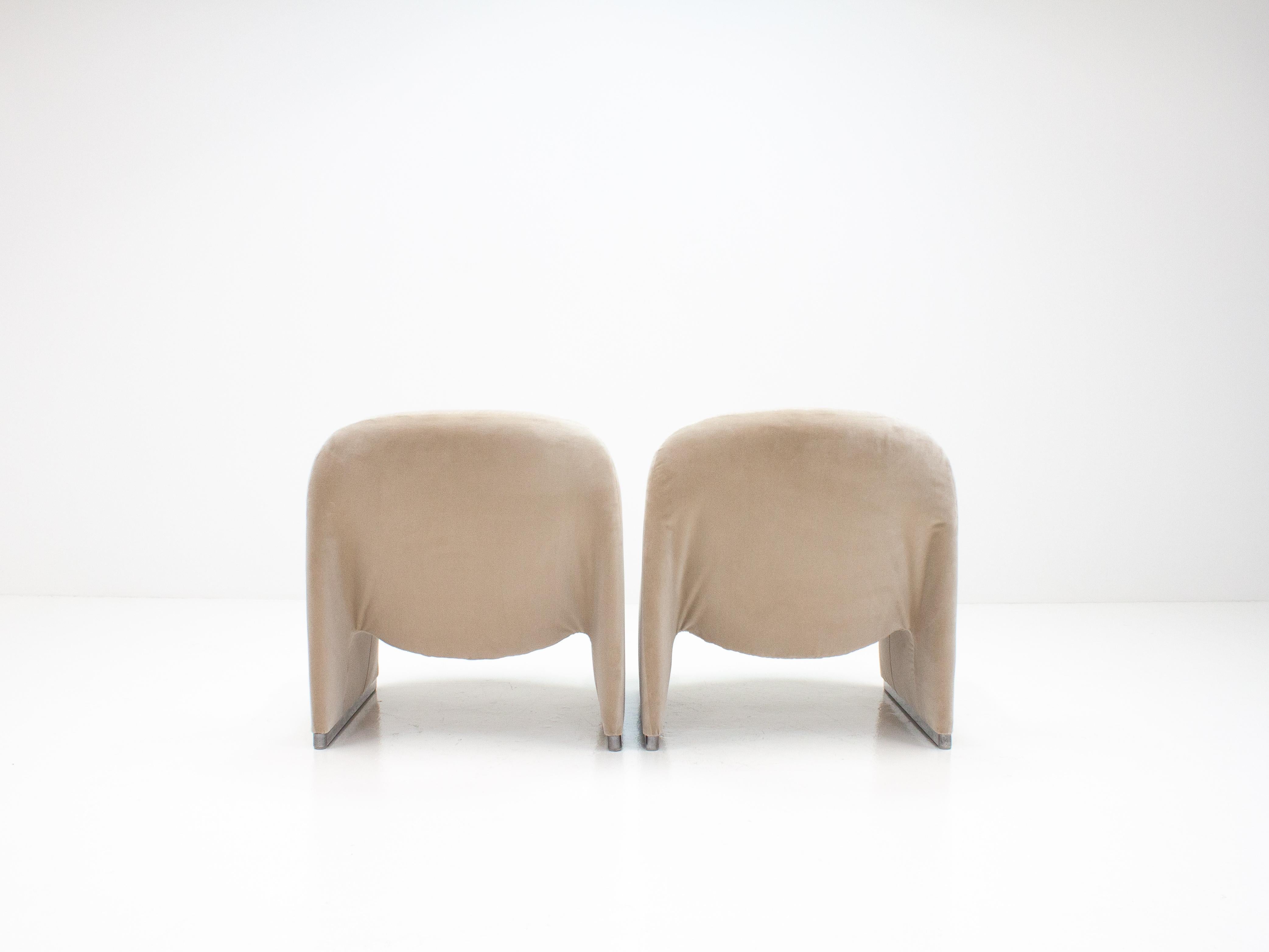 Pair of Giancarlo Piretti “Alky” Chairs in New Velvet, Artifort, 1970s 5