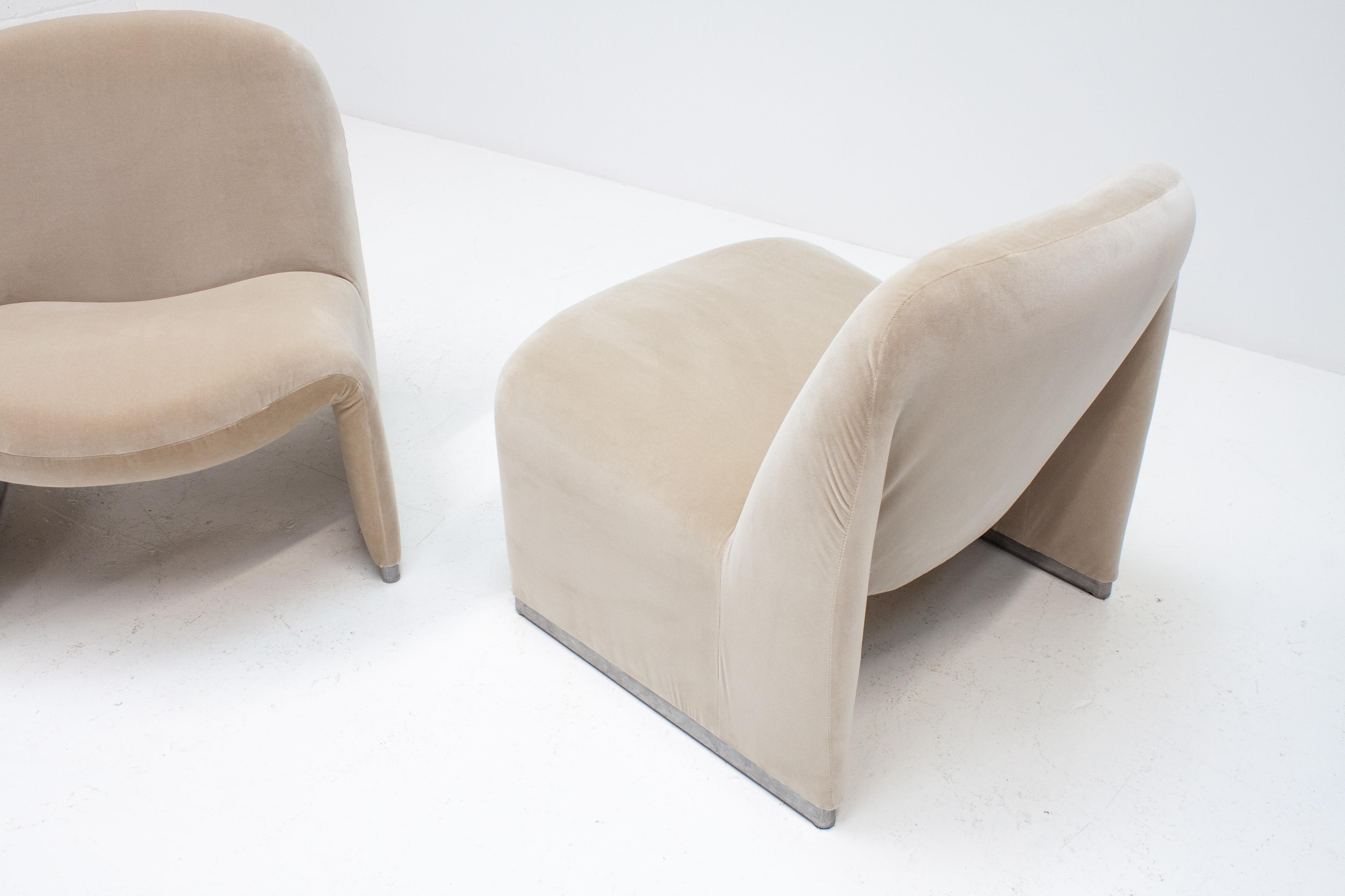 Pair of Giancarlo Piretti “Alky” Chairs in New Velvet, Artifort, 1970s 7